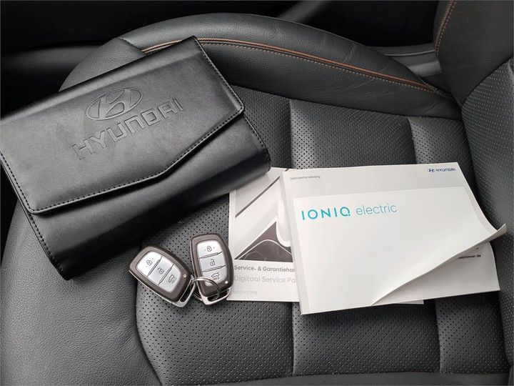 Photo 18 VIN: KMHC851HFHU020616 - HYUNDAI IONIQ 