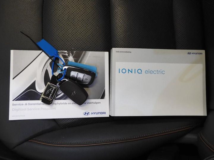 Photo 12 VIN: KMHC851HFJU021517 - HYUNDAI IONIQ 