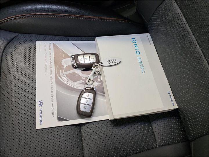 Photo 9 VIN: KMHC851HFJU024573 - HYUNDAI IONIQ 