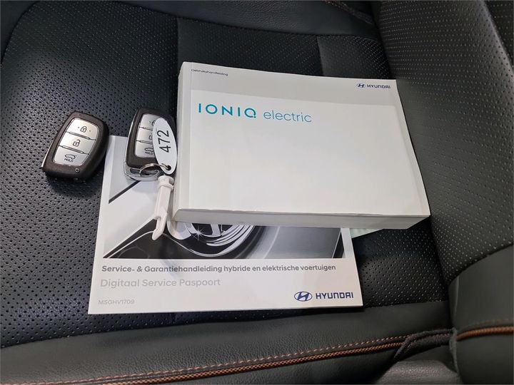 Photo 8 VIN: KMHC851HFJU026874 - HYUNDAI IONIQ 