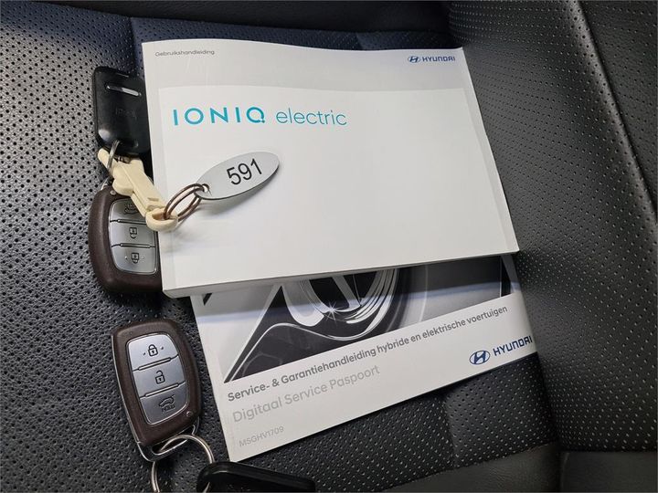 Photo 8 VIN: KMHC851HFJU028961 - HYUNDAI IONIQ 