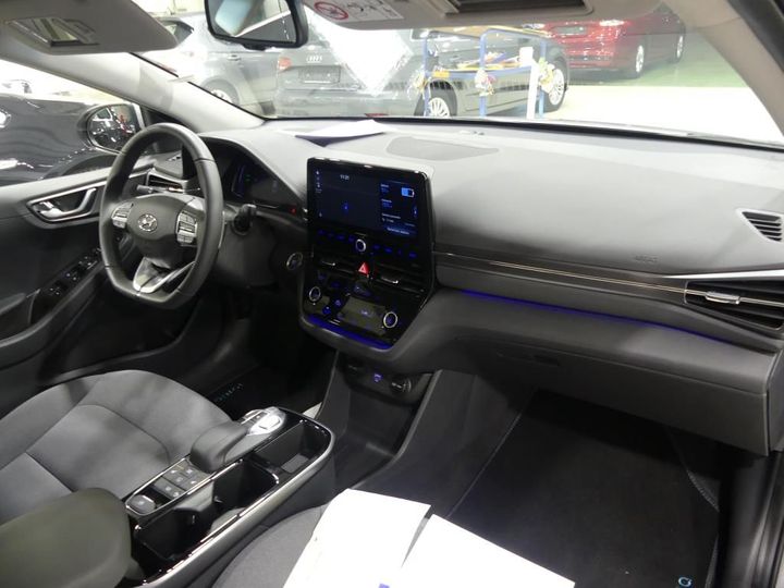 Photo 3 VIN: KMHC851JFLU057899 - HYUNDAI IONIQ EV 