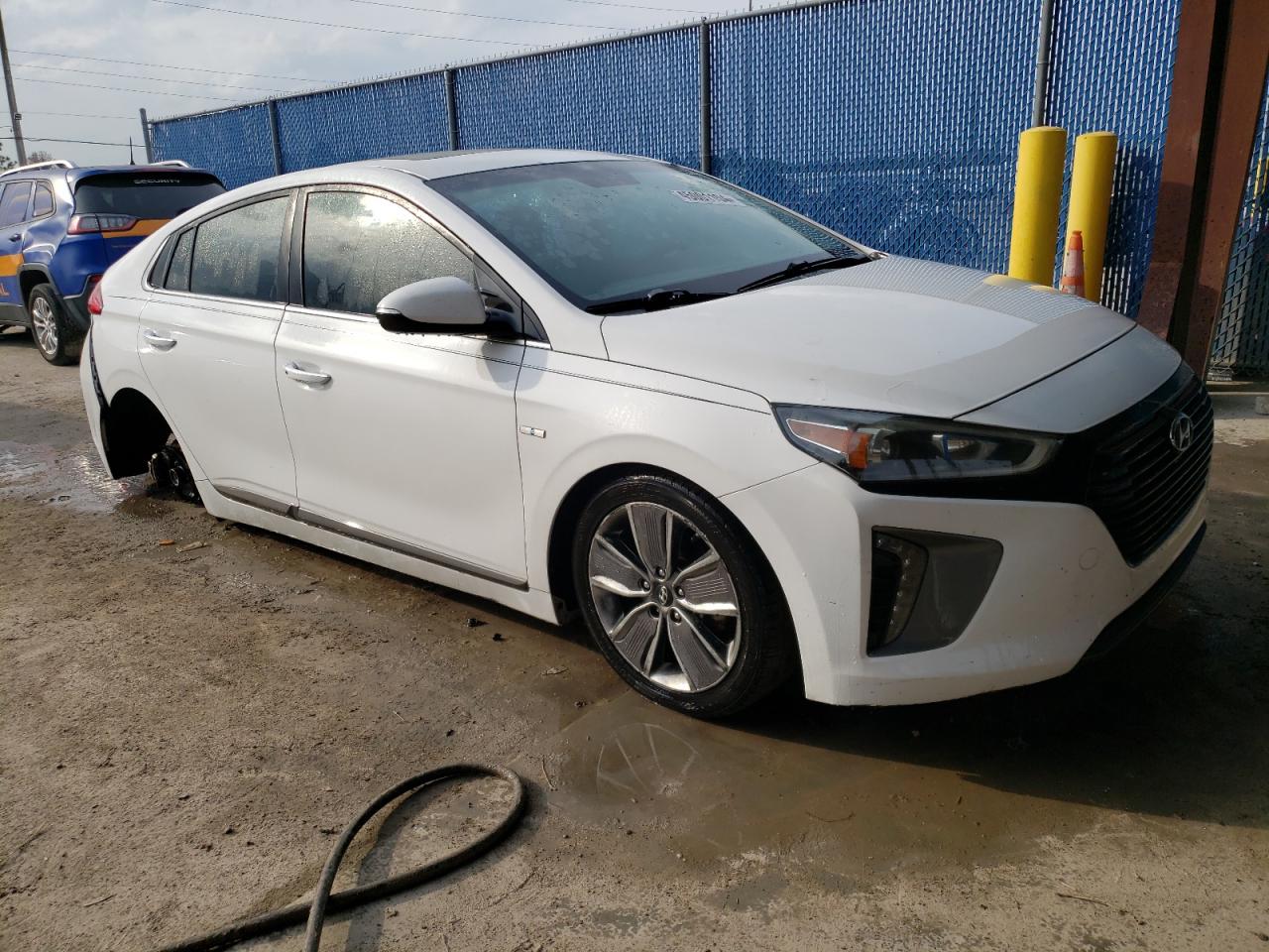 Photo 3 VIN: KMHC85LC3HU044342 - HYUNDAI IONIQ 