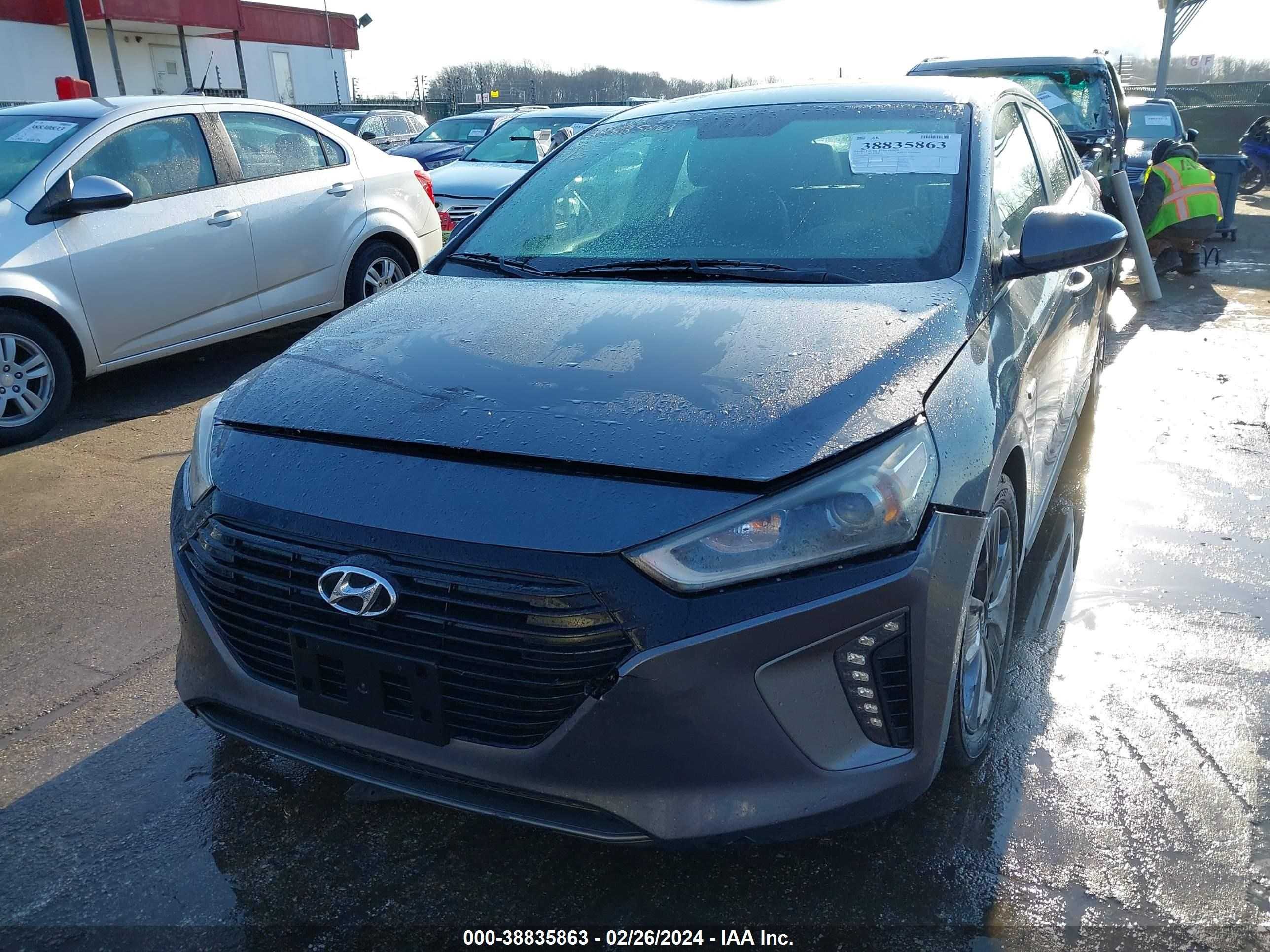 Photo 11 VIN: KMHC85LC7HU023817 - HYUNDAI IONIQ 