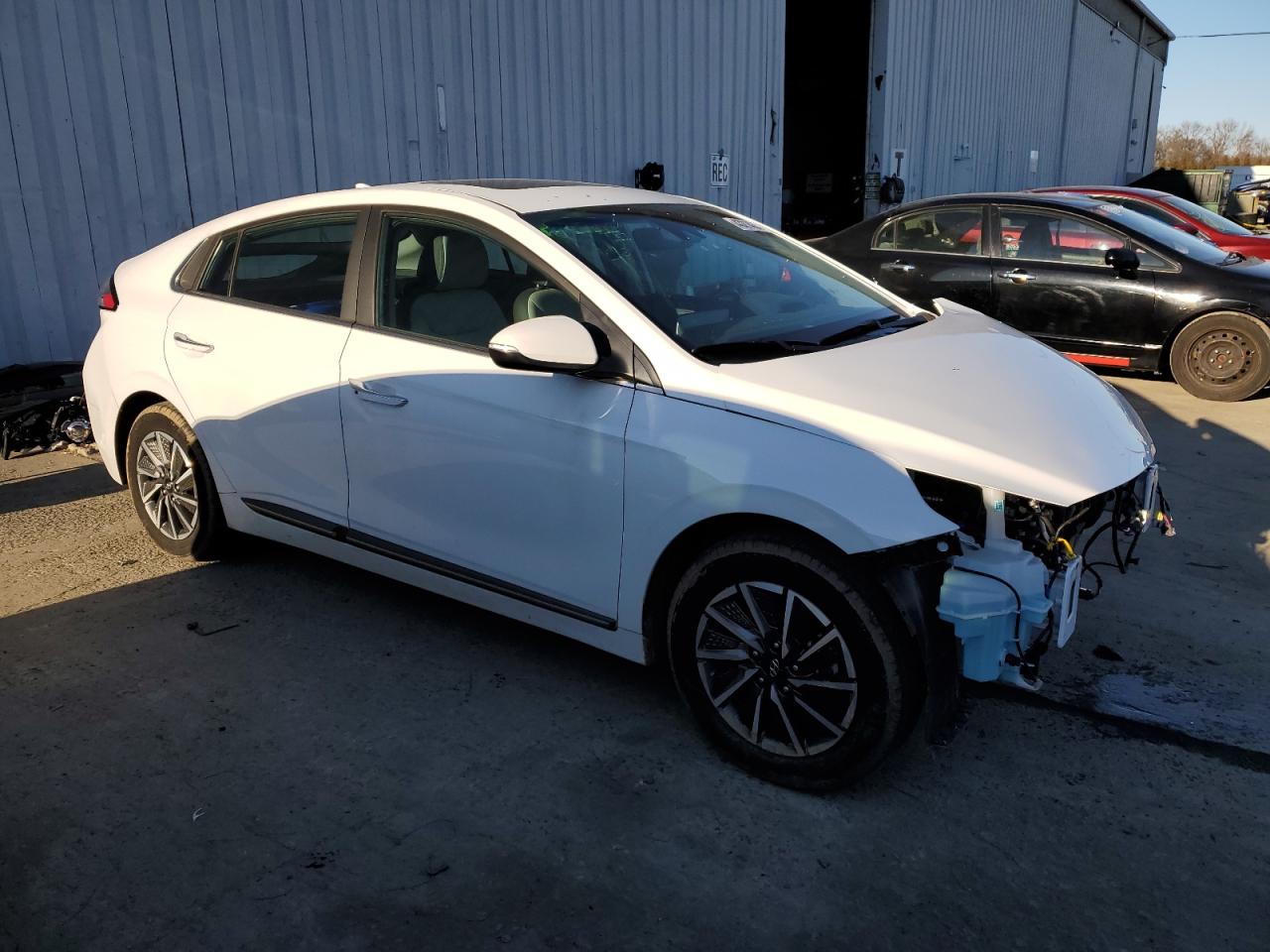 Photo 3 VIN: KMHC85LJ0MU082006 - HYUNDAI IONIQ 