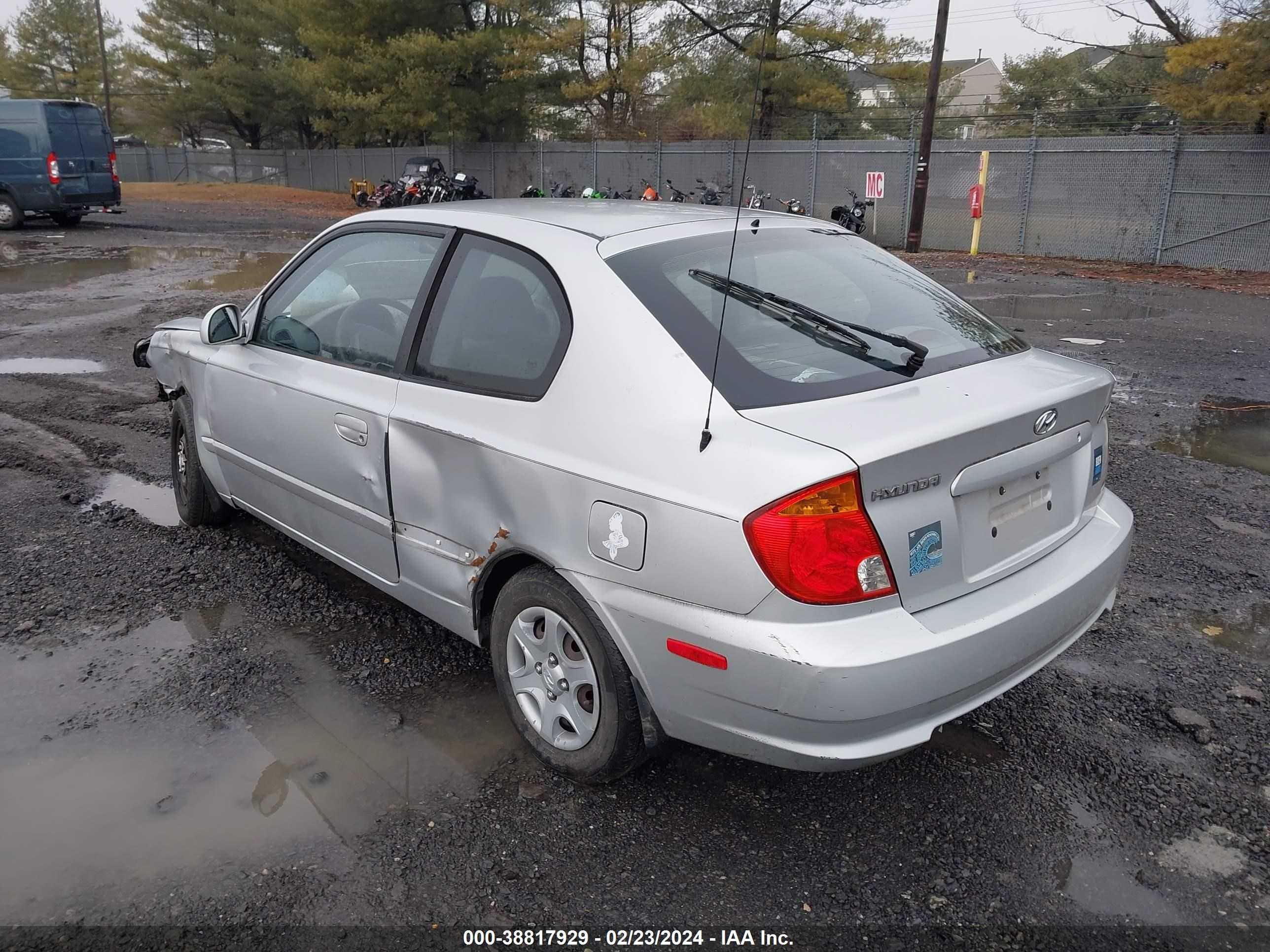 Photo 2 VIN: KMHCG35C05U327037 - HYUNDAI ACCENT 