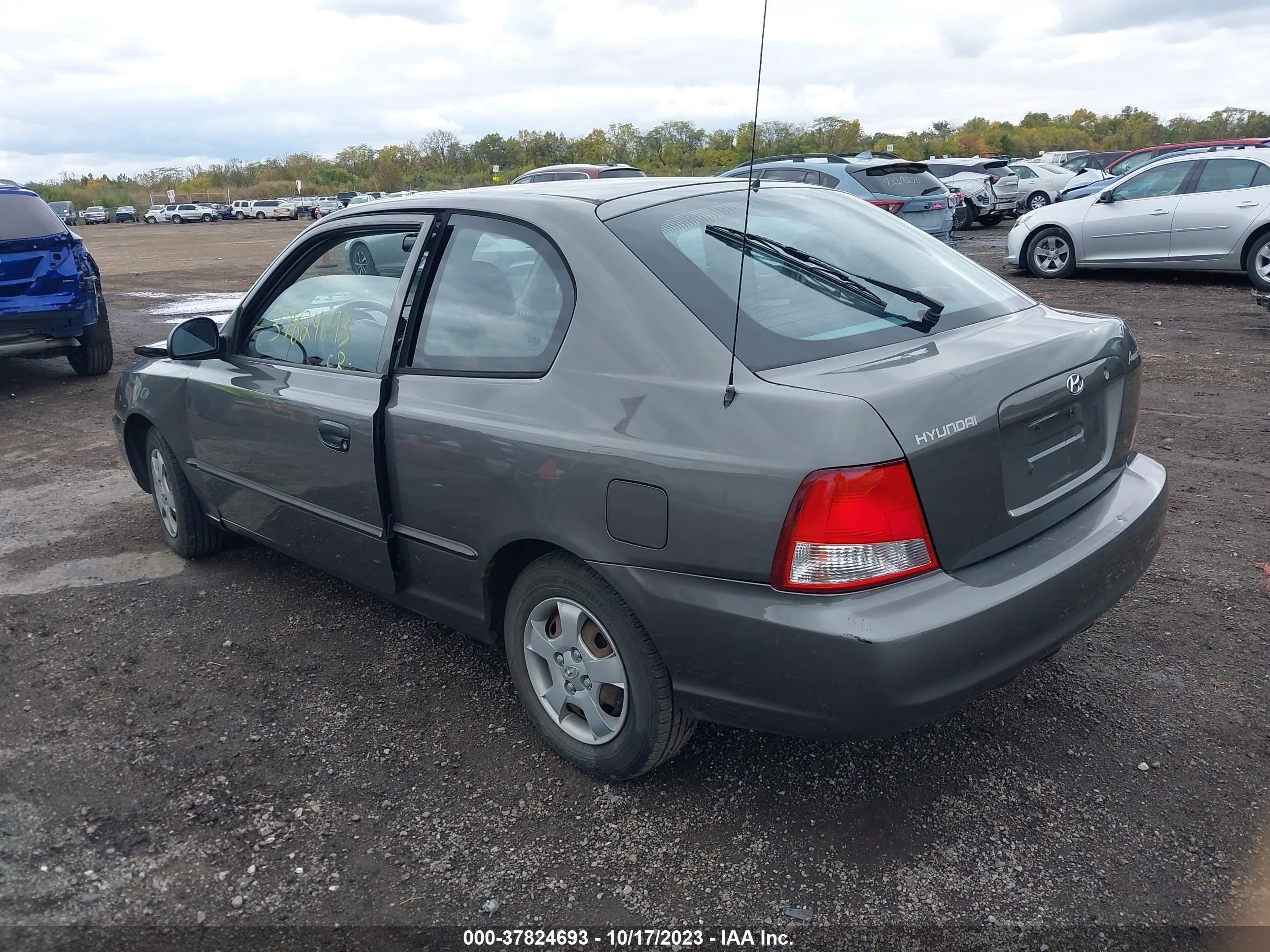 Photo 2 VIN: KMHCG35C22U219837 - HYUNDAI ACCENT 