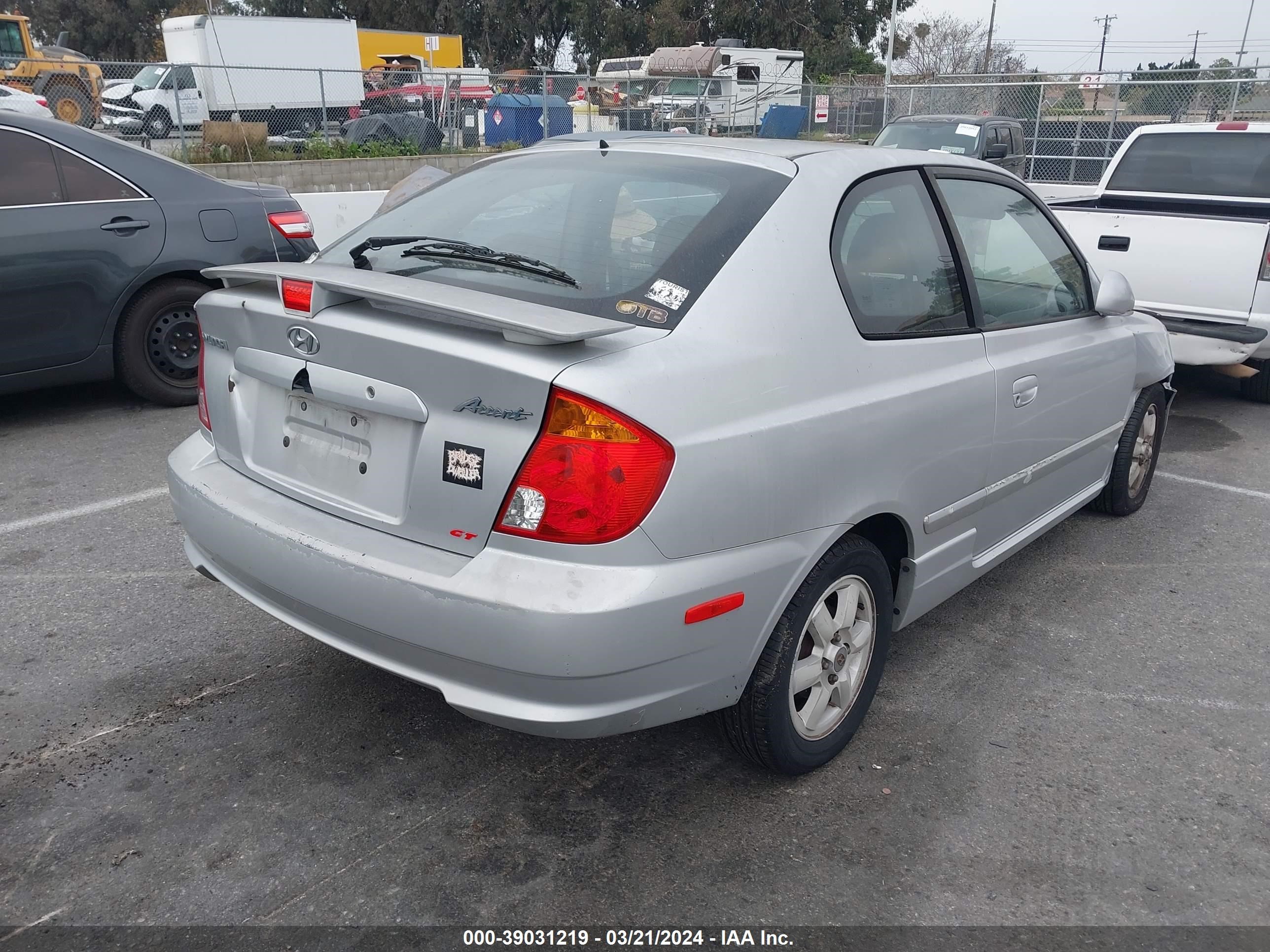 Photo 3 VIN: KMHCG35C35U354720 - HYUNDAI ACCENT 