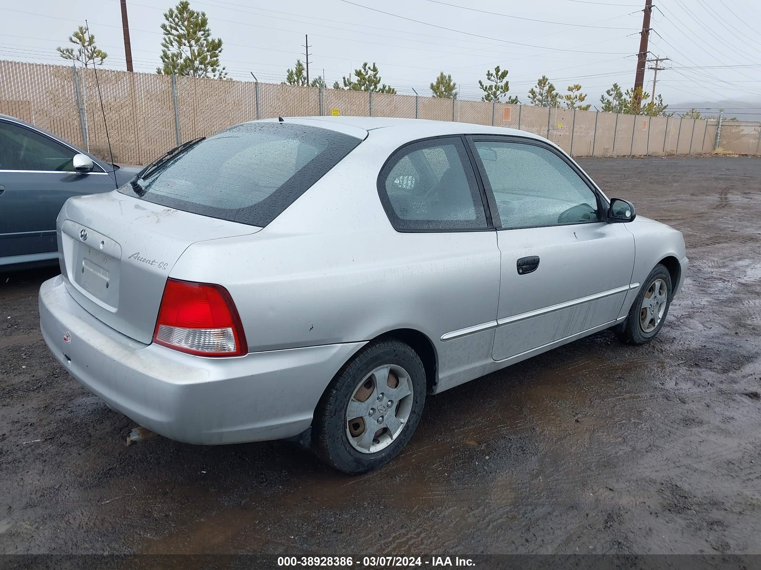 Photo 3 VIN: KMHCG35C71U101197 - HYUNDAI ACCENT 