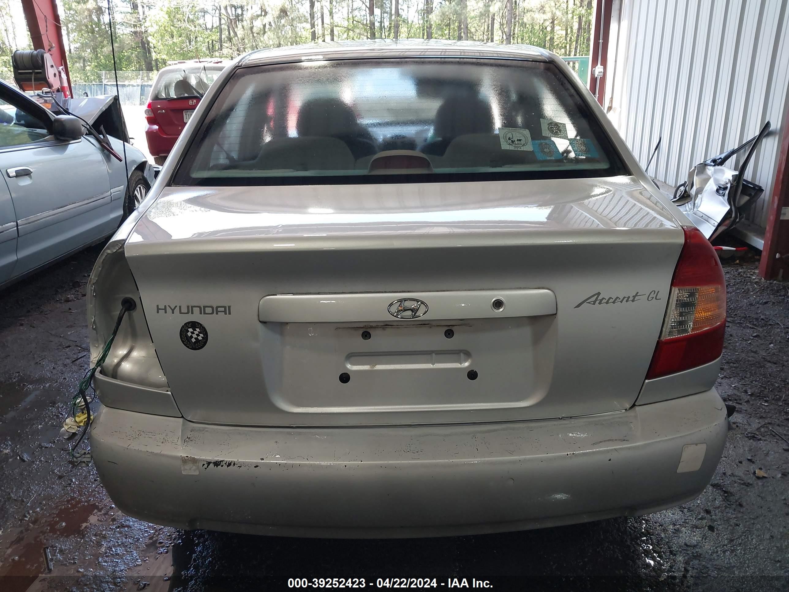 Photo 16 VIN: KMHCG45C12U295345 - HYUNDAI ACCENT 