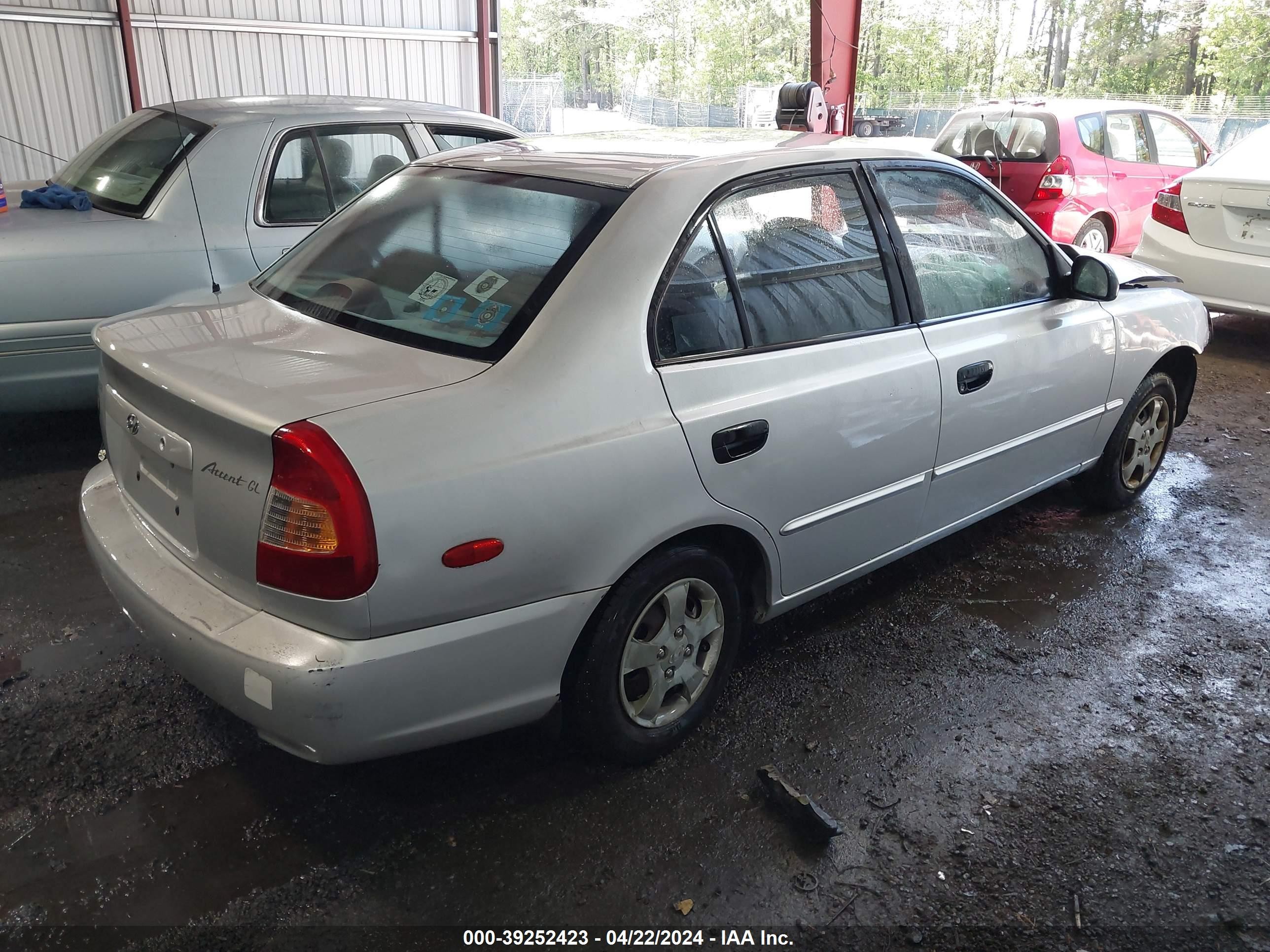 Photo 3 VIN: KMHCG45C12U295345 - HYUNDAI ACCENT 