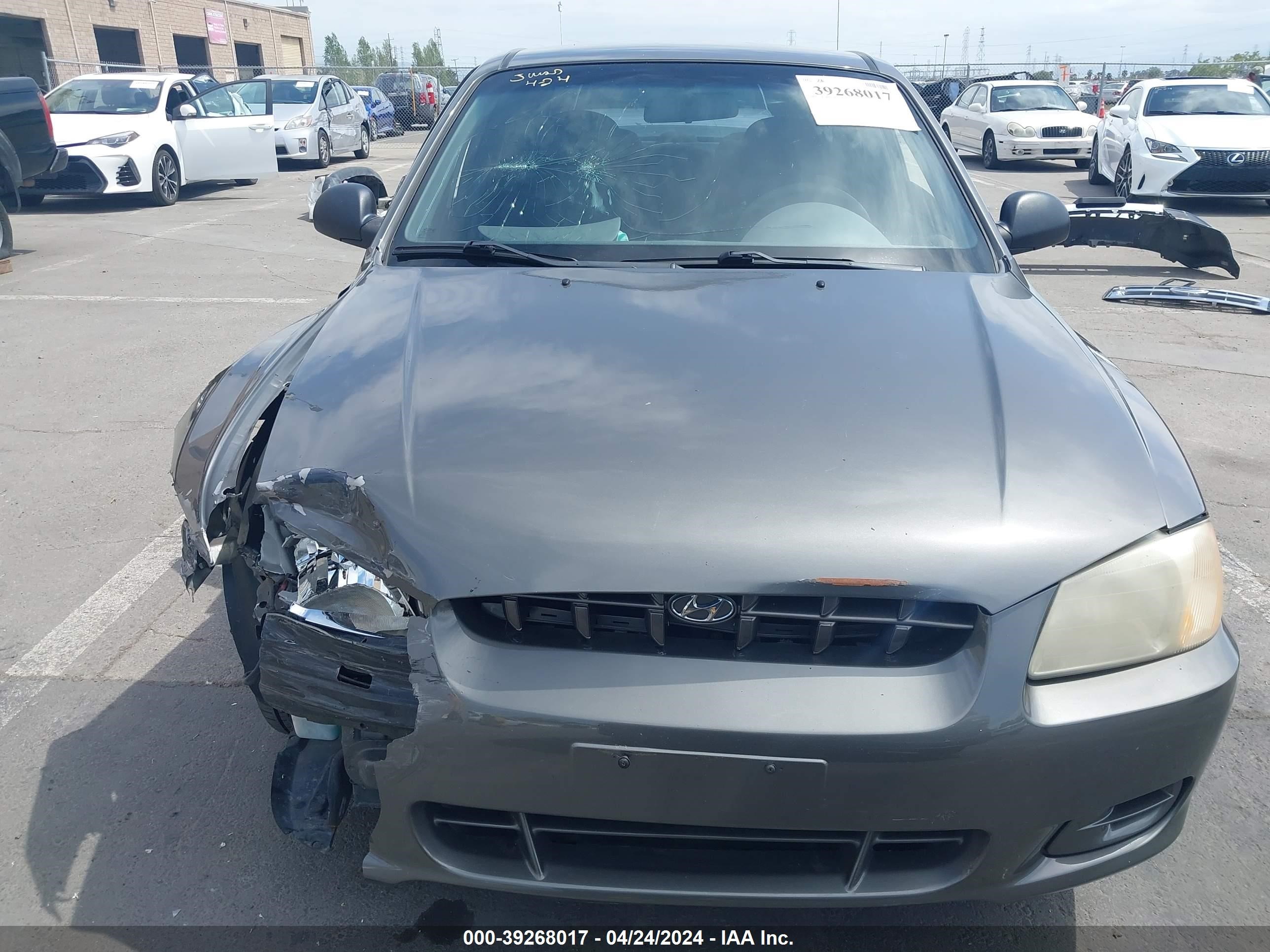 Photo 11 VIN: KMHCG45C22U402645 - HYUNDAI ACCENT 