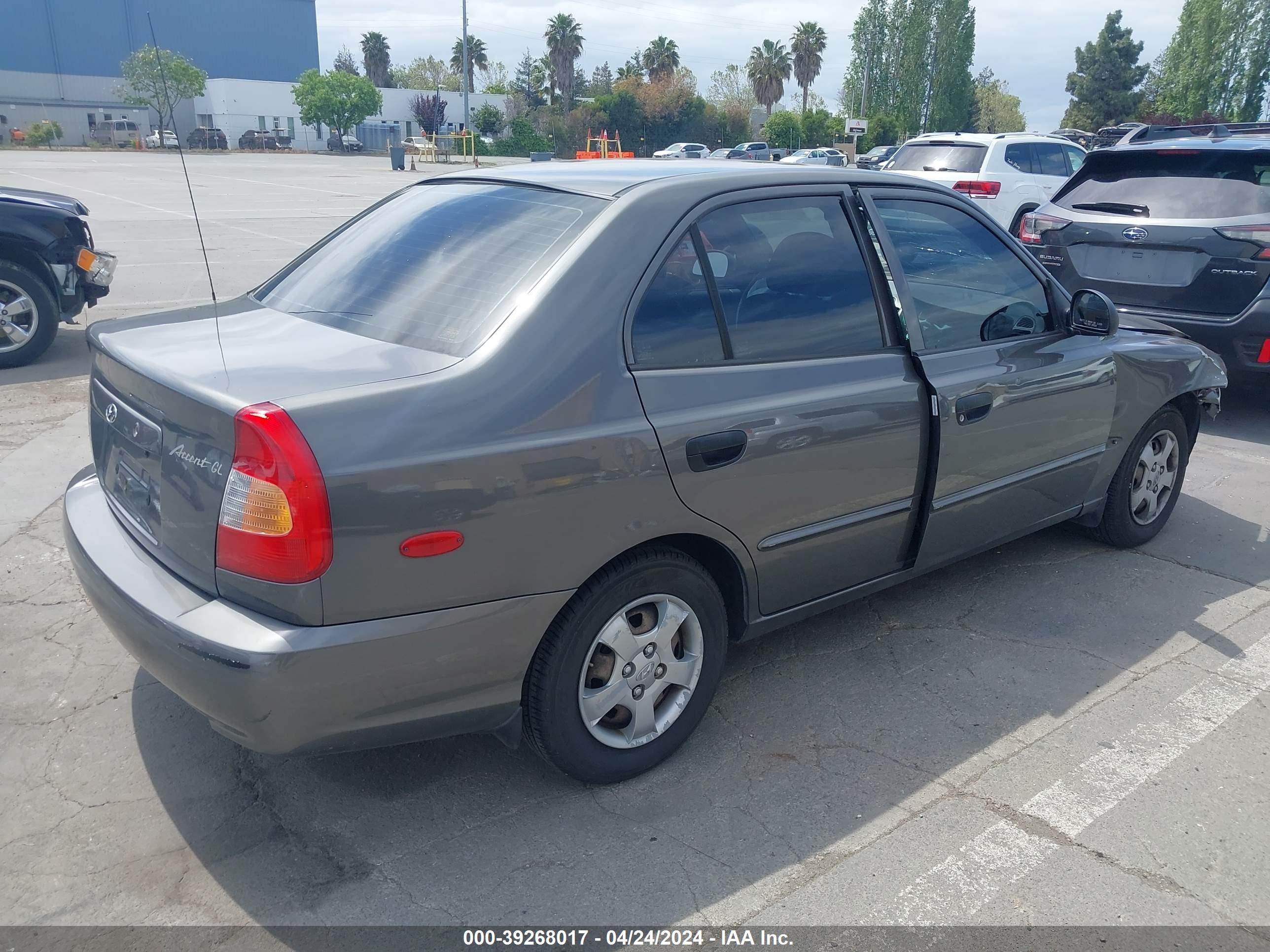 Photo 3 VIN: KMHCG45C22U402645 - HYUNDAI ACCENT 