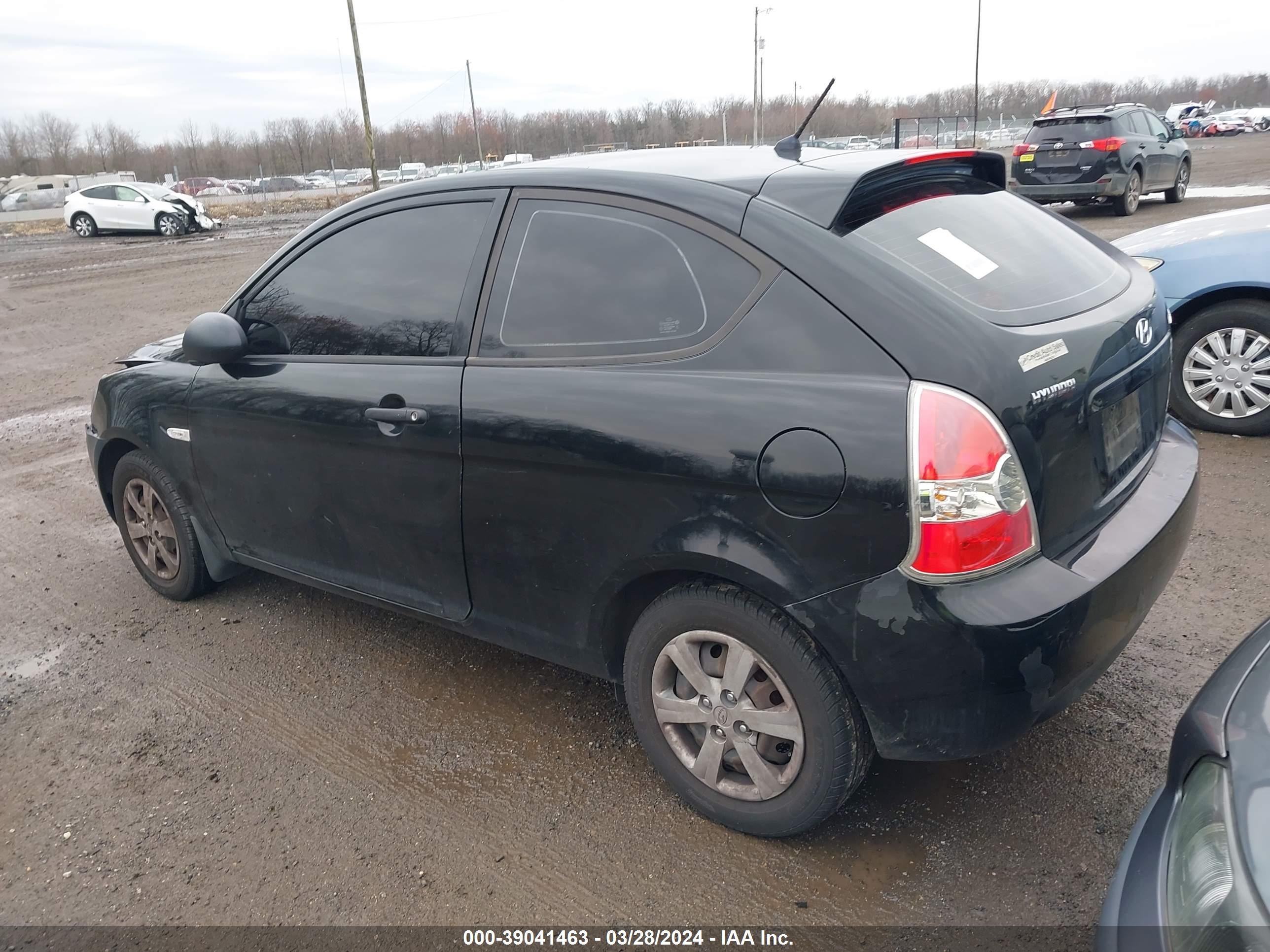 Photo 2 VIN: KMHCM36C18U059983 - HYUNDAI ACCENT 