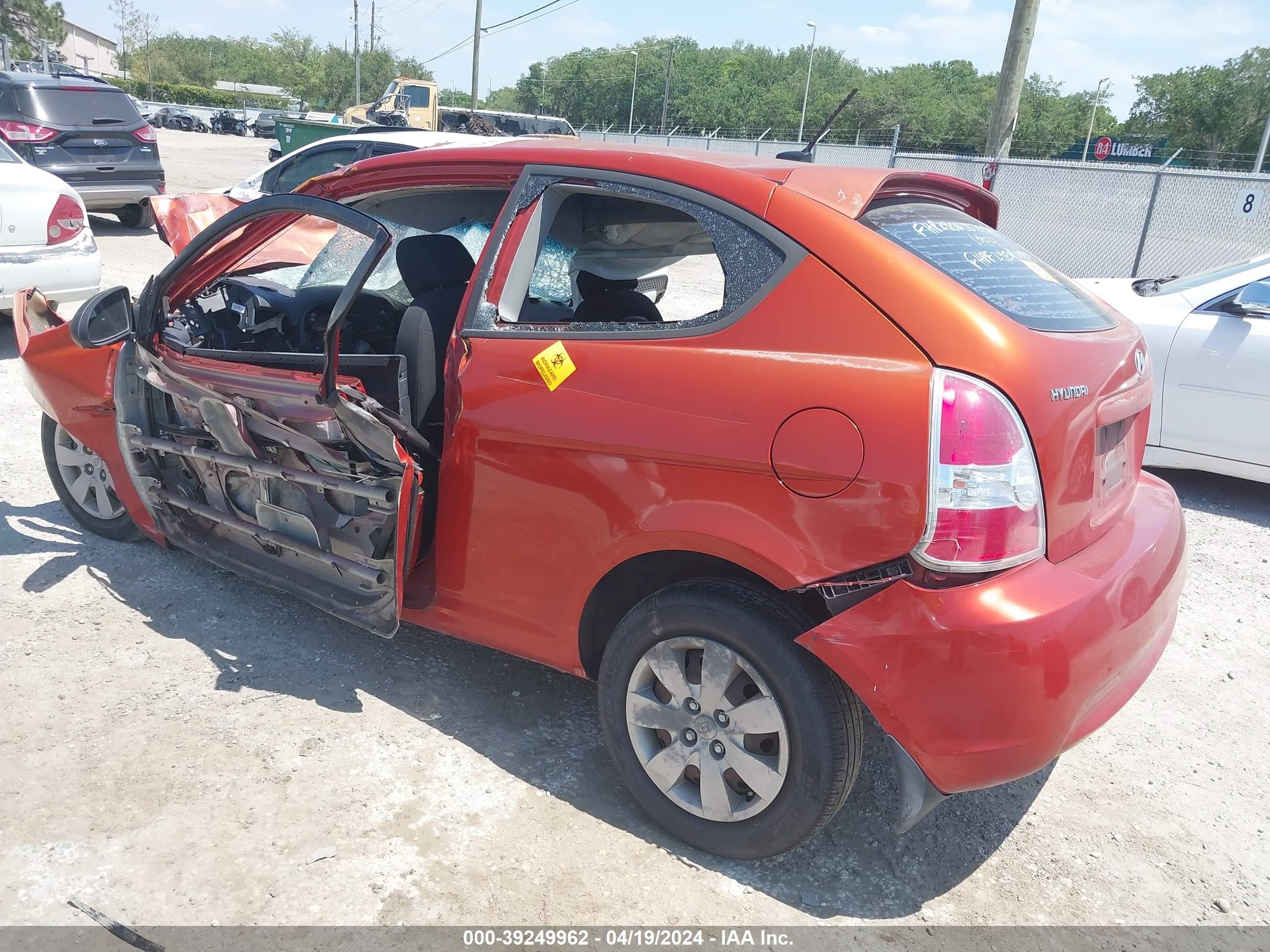 Photo 2 VIN: KMHCM36C58U090136 - HYUNDAI ACCENT 