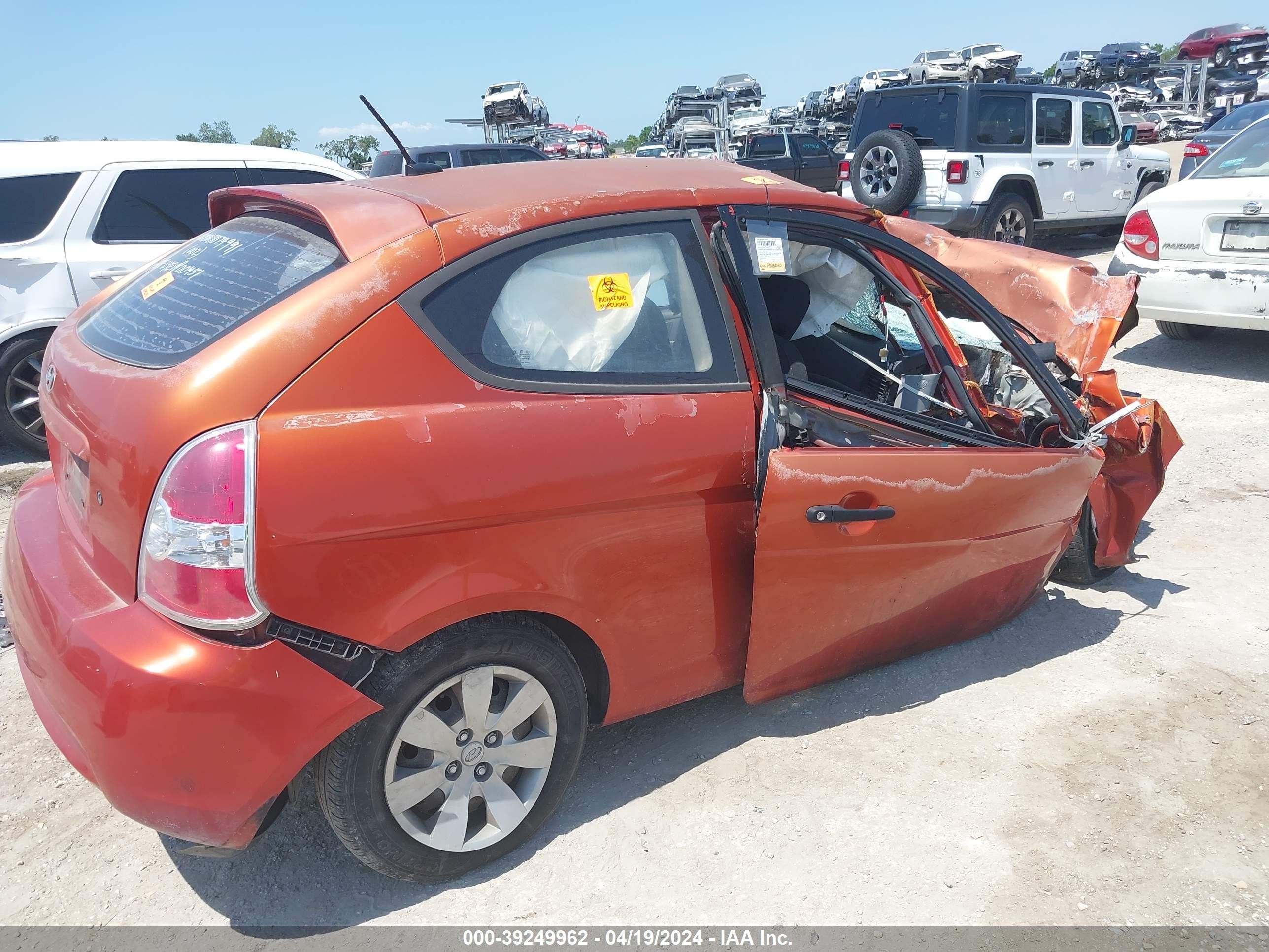 Photo 3 VIN: KMHCM36C58U090136 - HYUNDAI ACCENT 