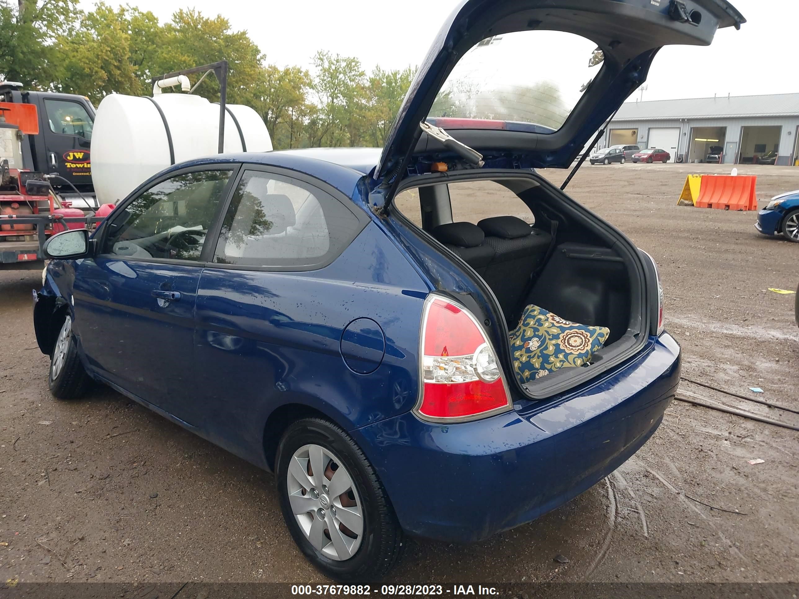 Photo 2 VIN: KMHCM36C68U070199 - HYUNDAI ACCENT 