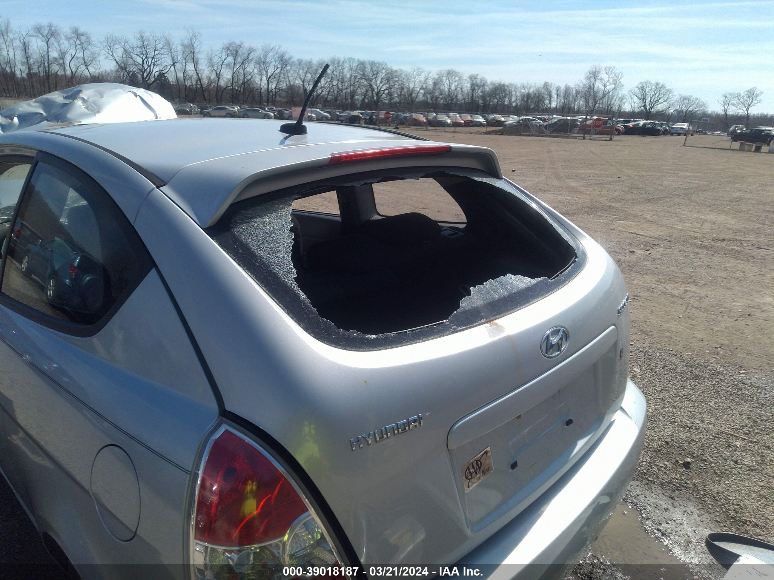 Photo 18 VIN: KMHCM36C98U084534 - HYUNDAI ACCENT 