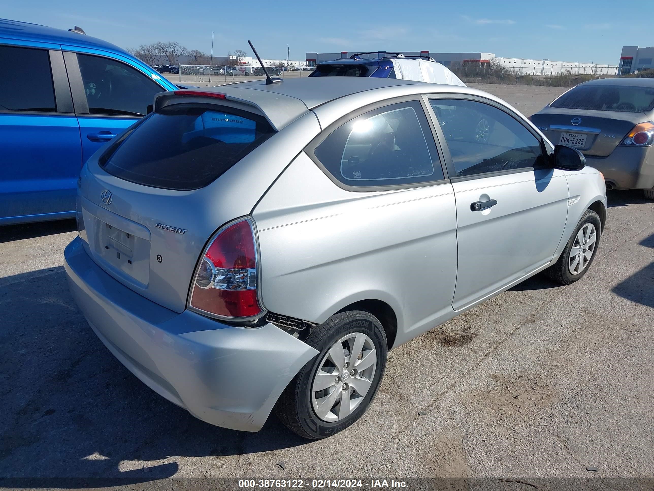 Photo 3 VIN: KMHCM36C98U093816 - HYUNDAI ACCENT 