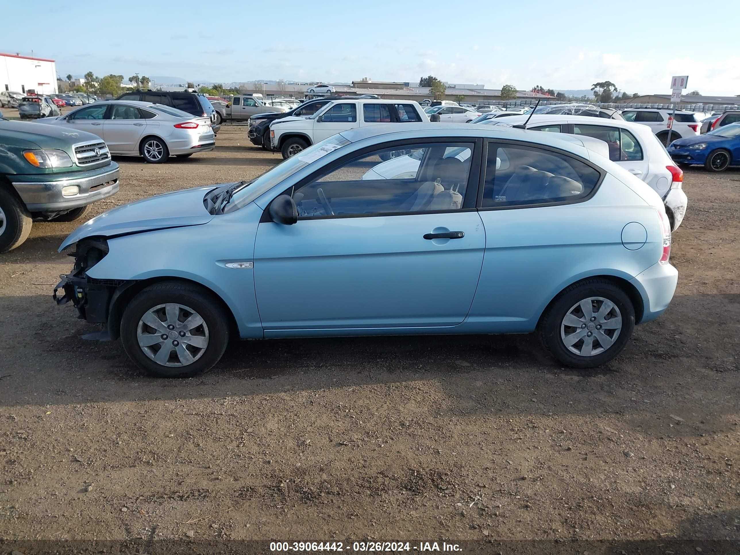 Photo 13 VIN: KMHCM36CX9U129742 - HYUNDAI ACCENT 