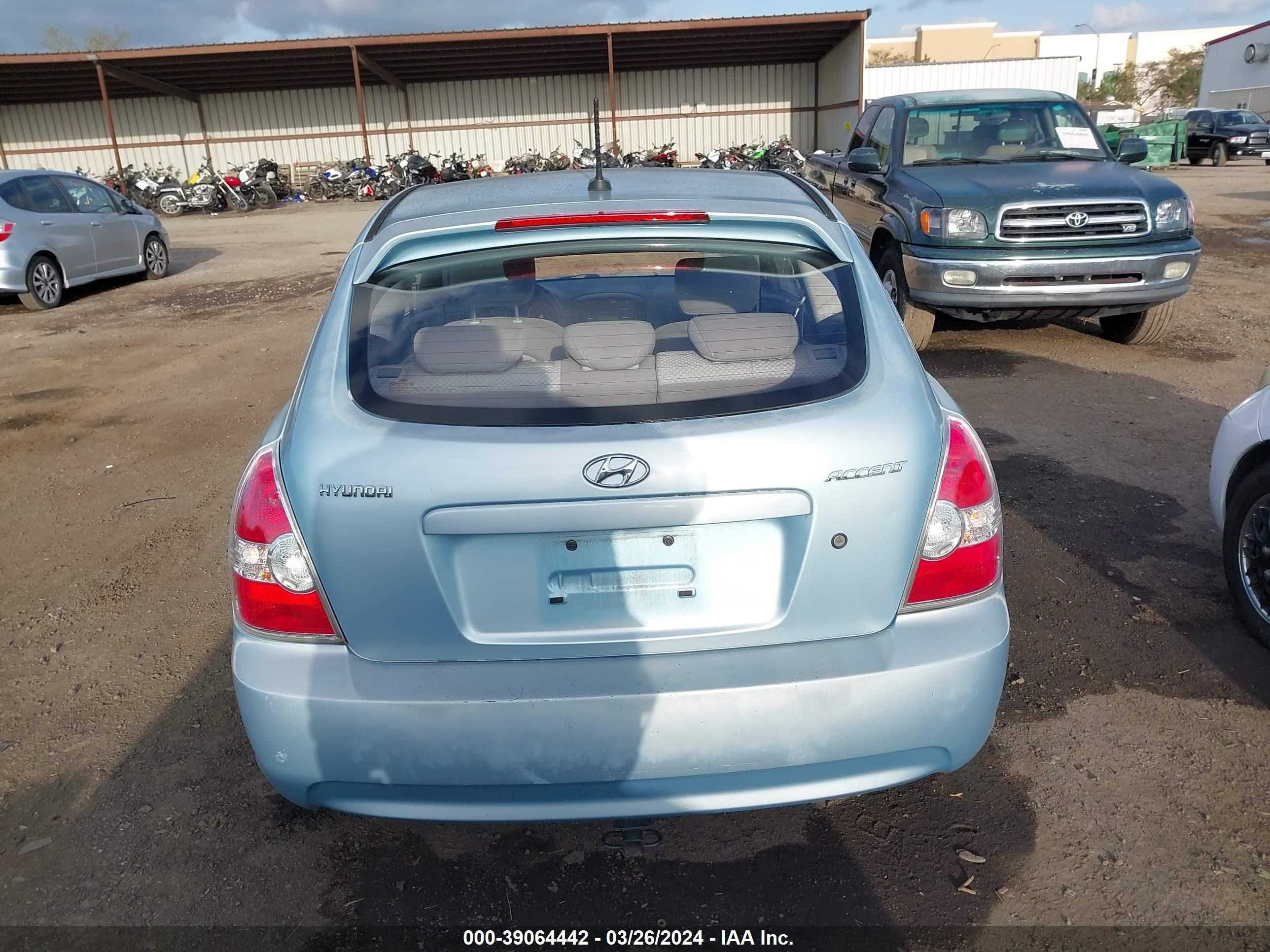 Photo 15 VIN: KMHCM36CX9U129742 - HYUNDAI ACCENT 