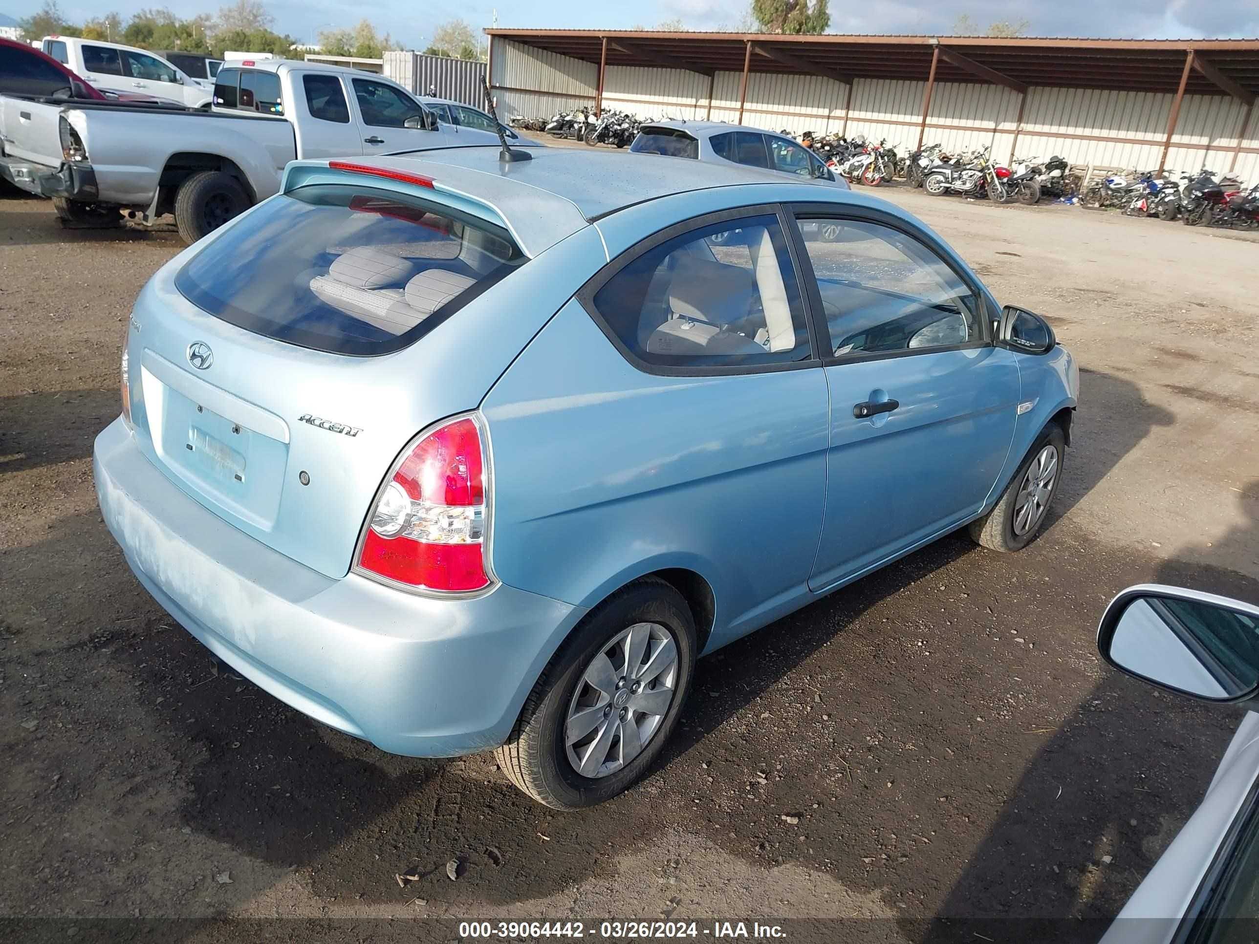 Photo 3 VIN: KMHCM36CX9U129742 - HYUNDAI ACCENT 