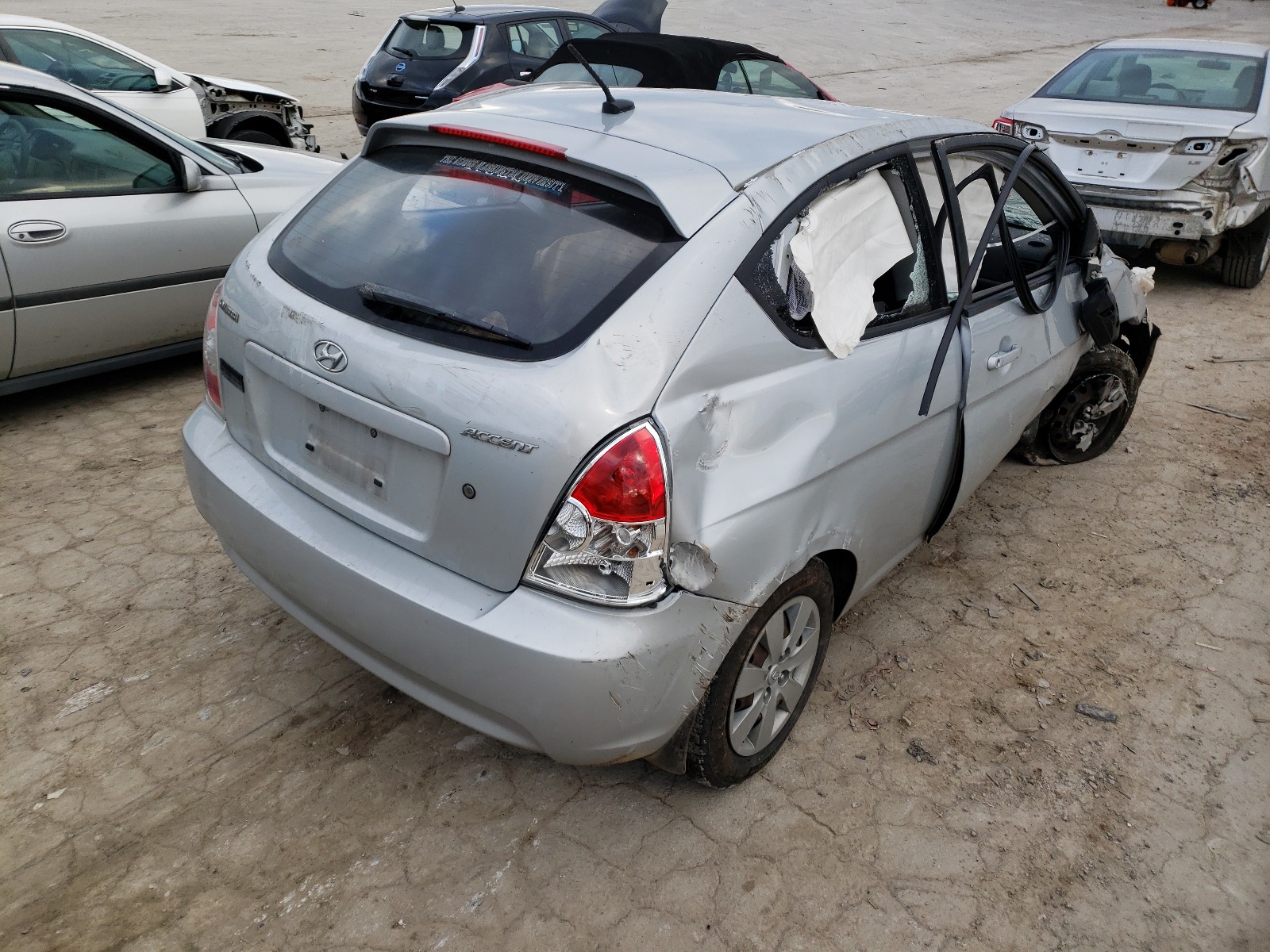 Photo 3 VIN: KMHCM3AC8BU202040 - HYUNDAI ACCENT GL 