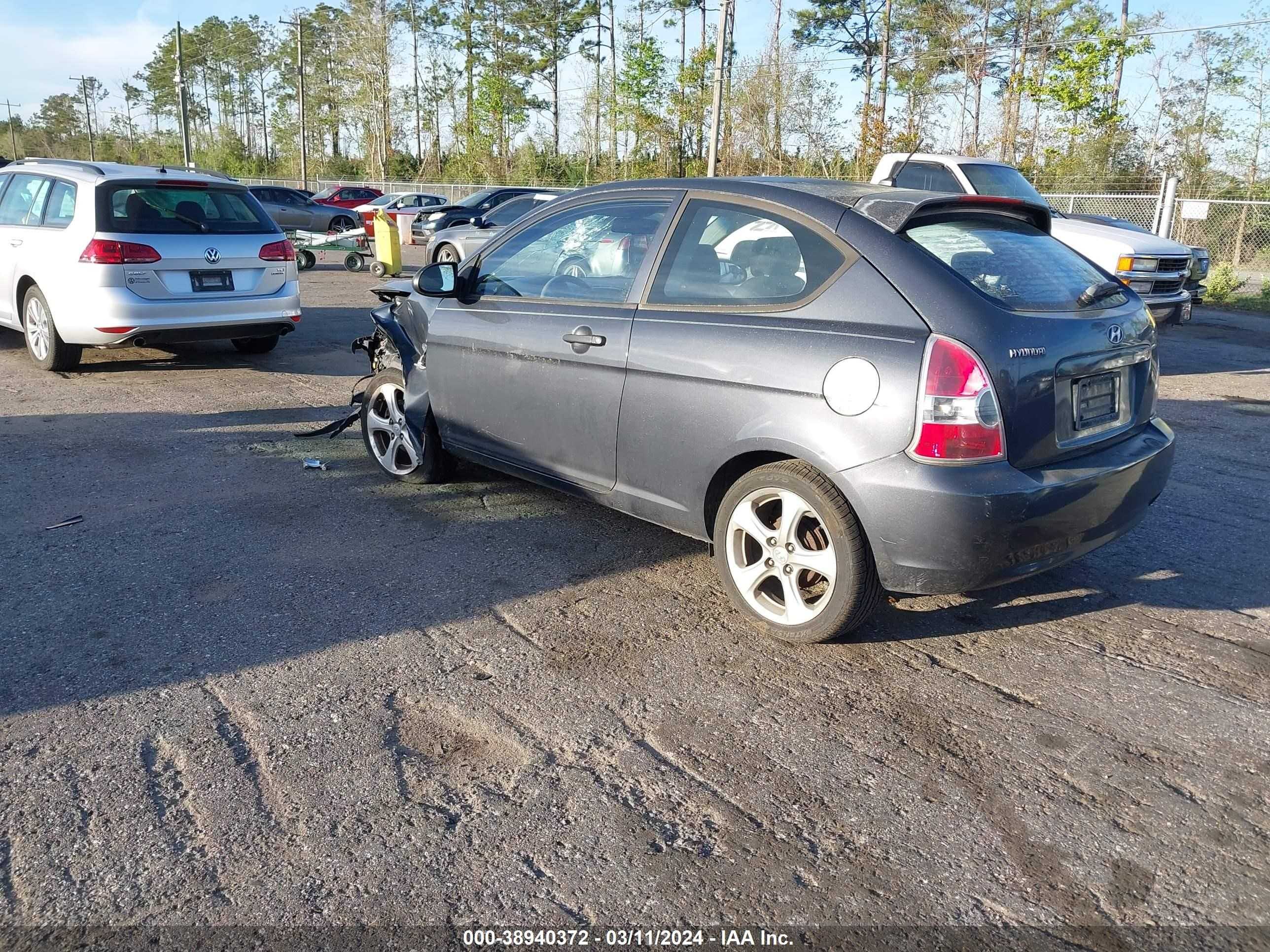 Photo 2 VIN: KMHCN36C18U070558 - HYUNDAI ACCENT 