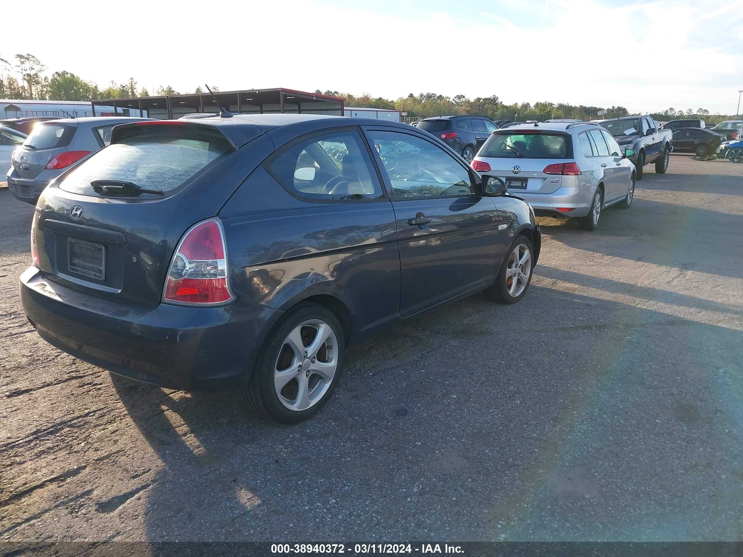 Photo 3 VIN: KMHCN36C18U070558 - HYUNDAI ACCENT 