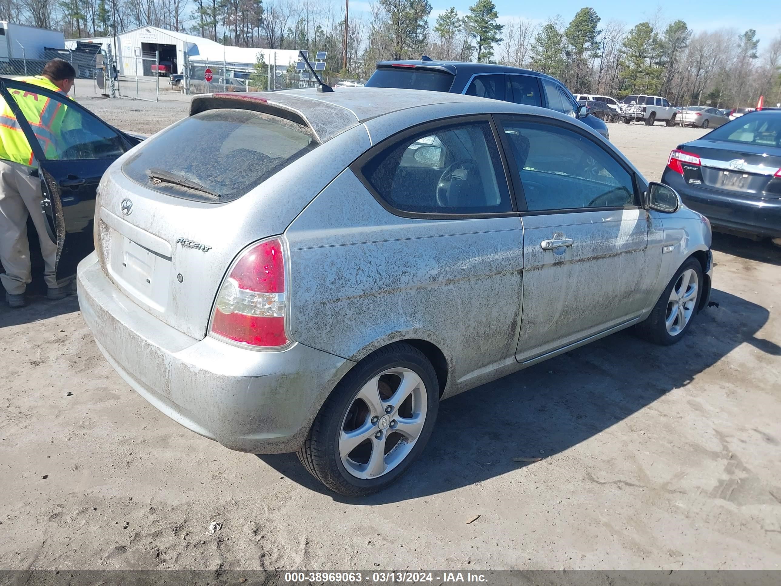 Photo 3 VIN: KMHCN36C57U026755 - HYUNDAI ACCENT 