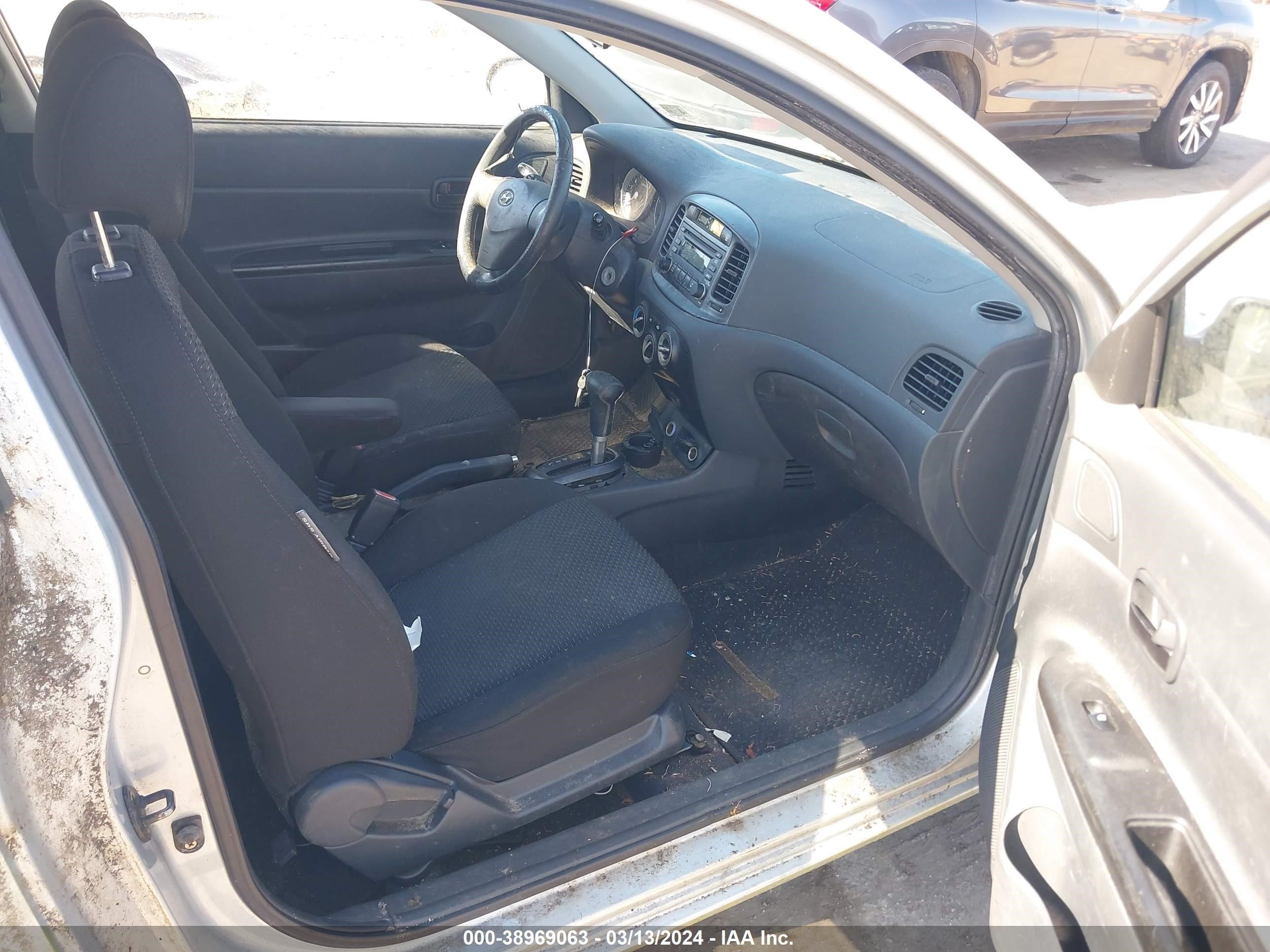 Photo 4 VIN: KMHCN36C57U026755 - HYUNDAI ACCENT 