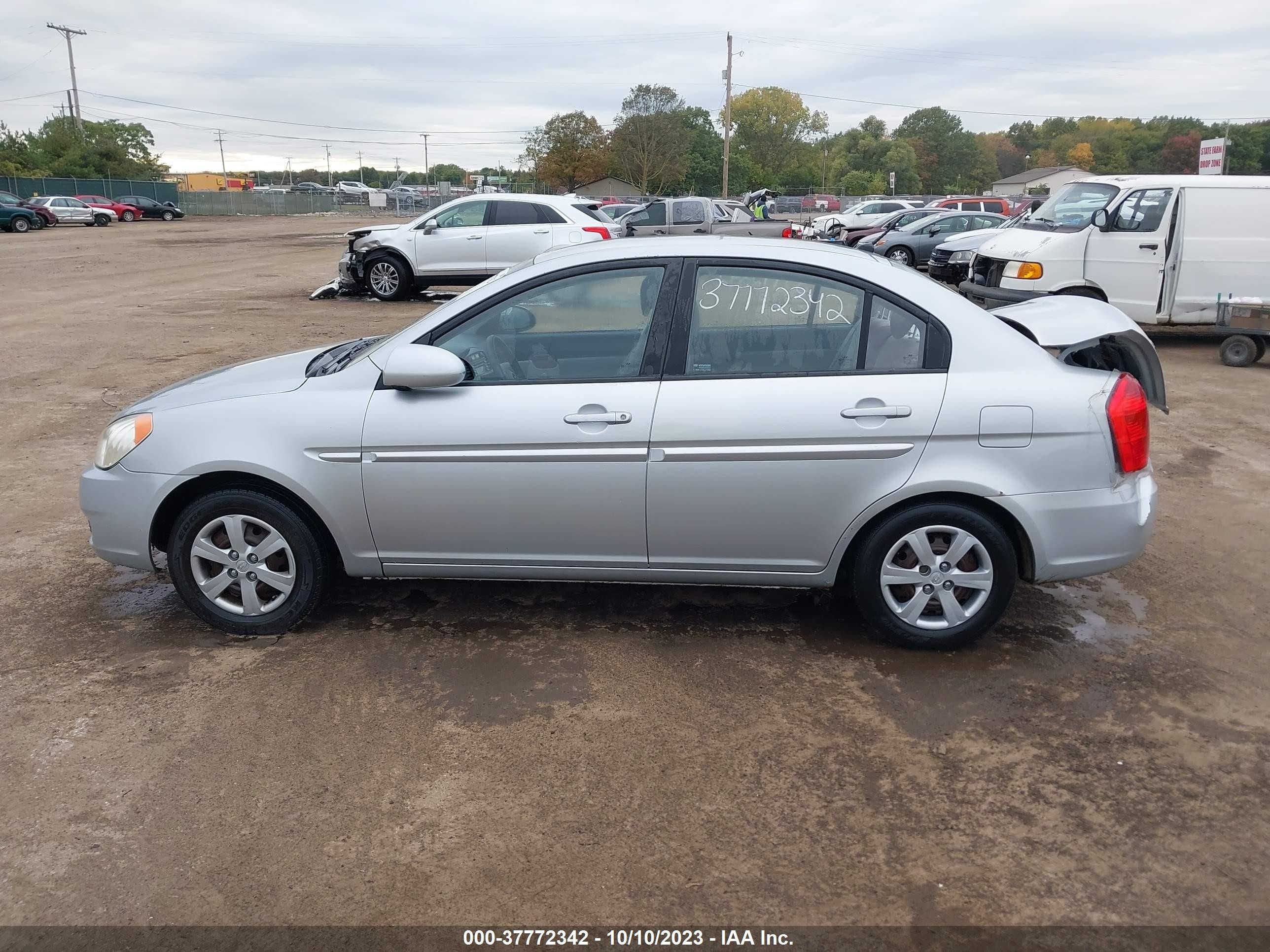 Photo 13 VIN: KMHCN46C88U174213 - HYUNDAI ACCENT 