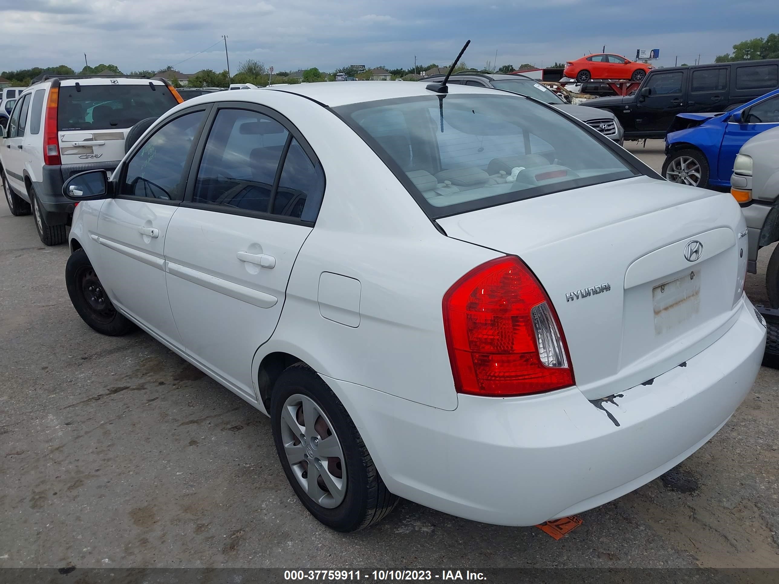 Photo 2 VIN: KMHCN46C98U241692 - HYUNDAI ACCENT 