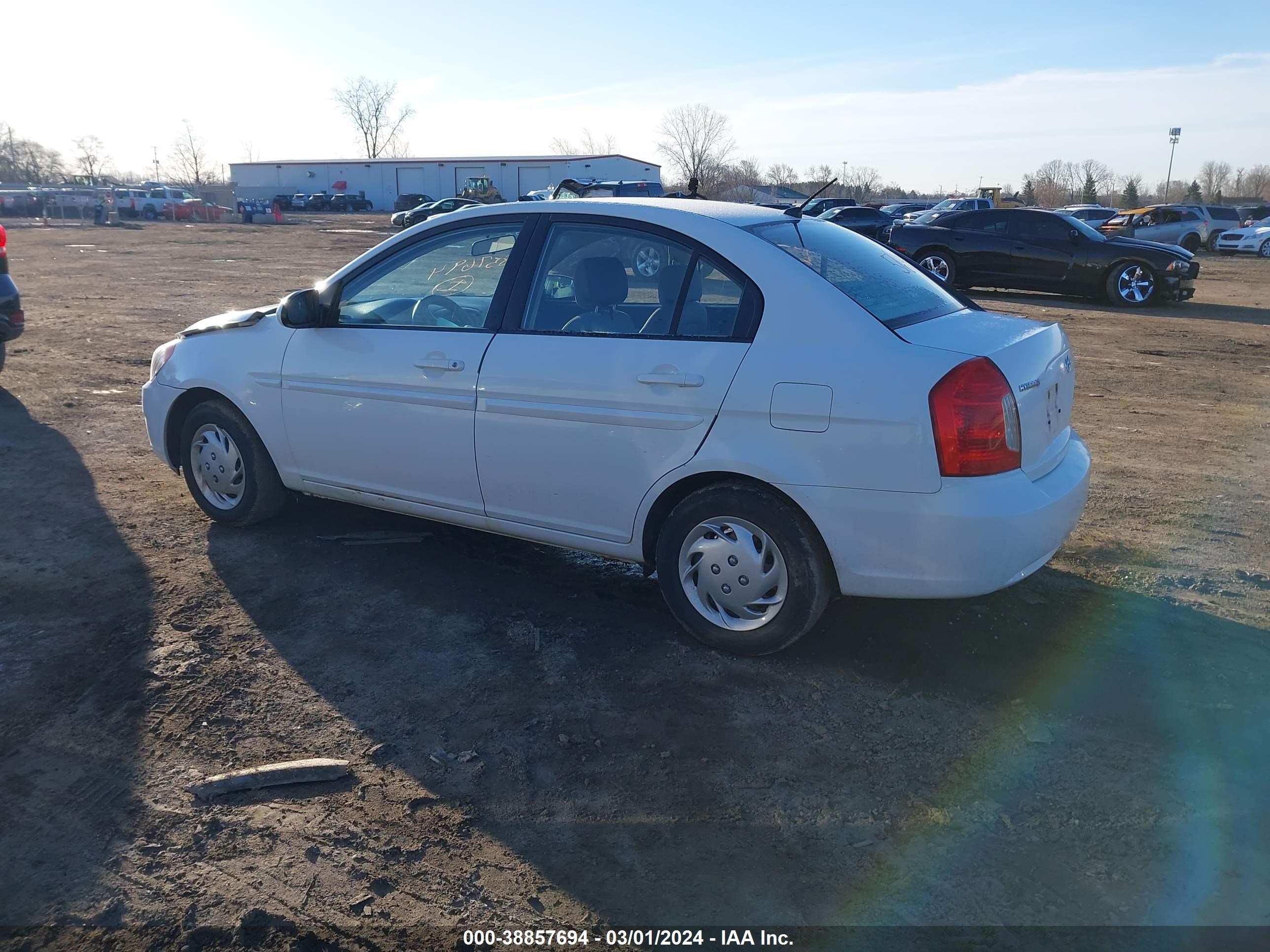 Photo 2 VIN: KMHCN46CX8U205283 - HYUNDAI ACCENT 