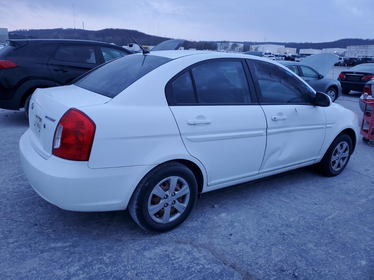 Photo 2 VIN: KMHCN46CX8U210080 - HYUNDAI ACCENT 