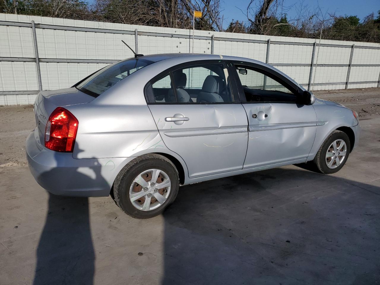 Photo 2 VIN: KMHCN4AC0BU601592 - HYUNDAI ACCENT 