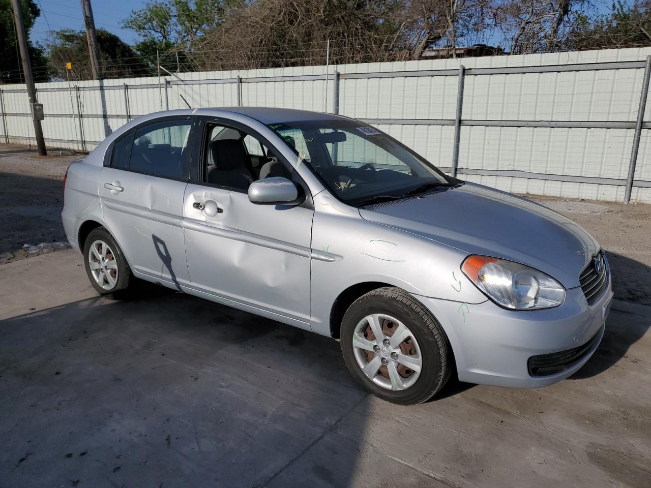 Photo 3 VIN: KMHCN4AC0BU601592 - HYUNDAI ACCENT 