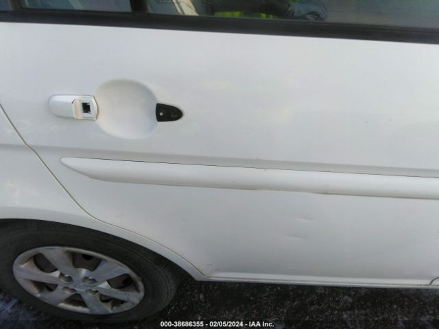 Photo 5 VIN: KMHCN4AC1AU485057 - HYUNDAI ACCENT 