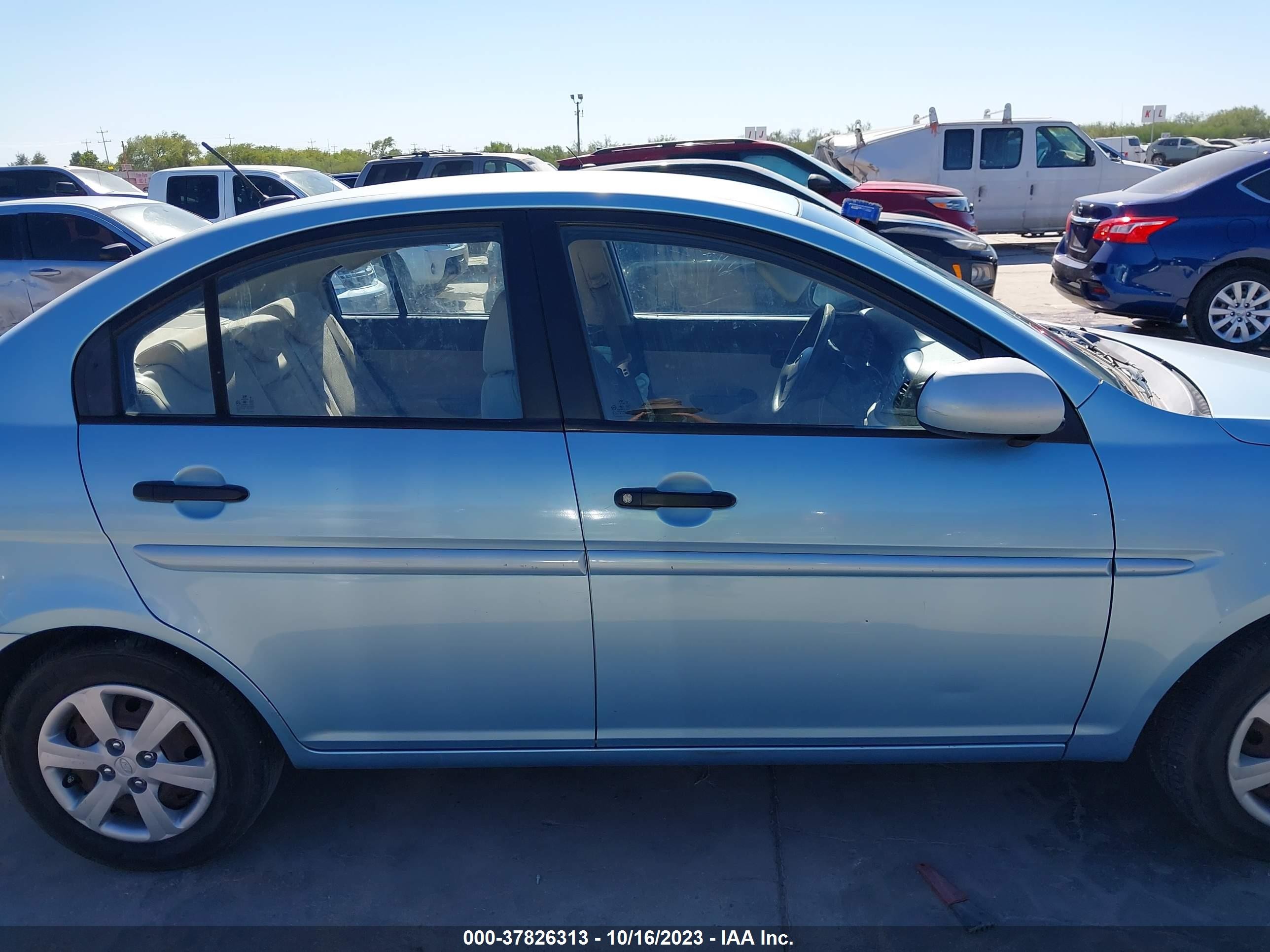 Photo 12 VIN: KMHCN4AC1BU533481 - HYUNDAI ACCENT 