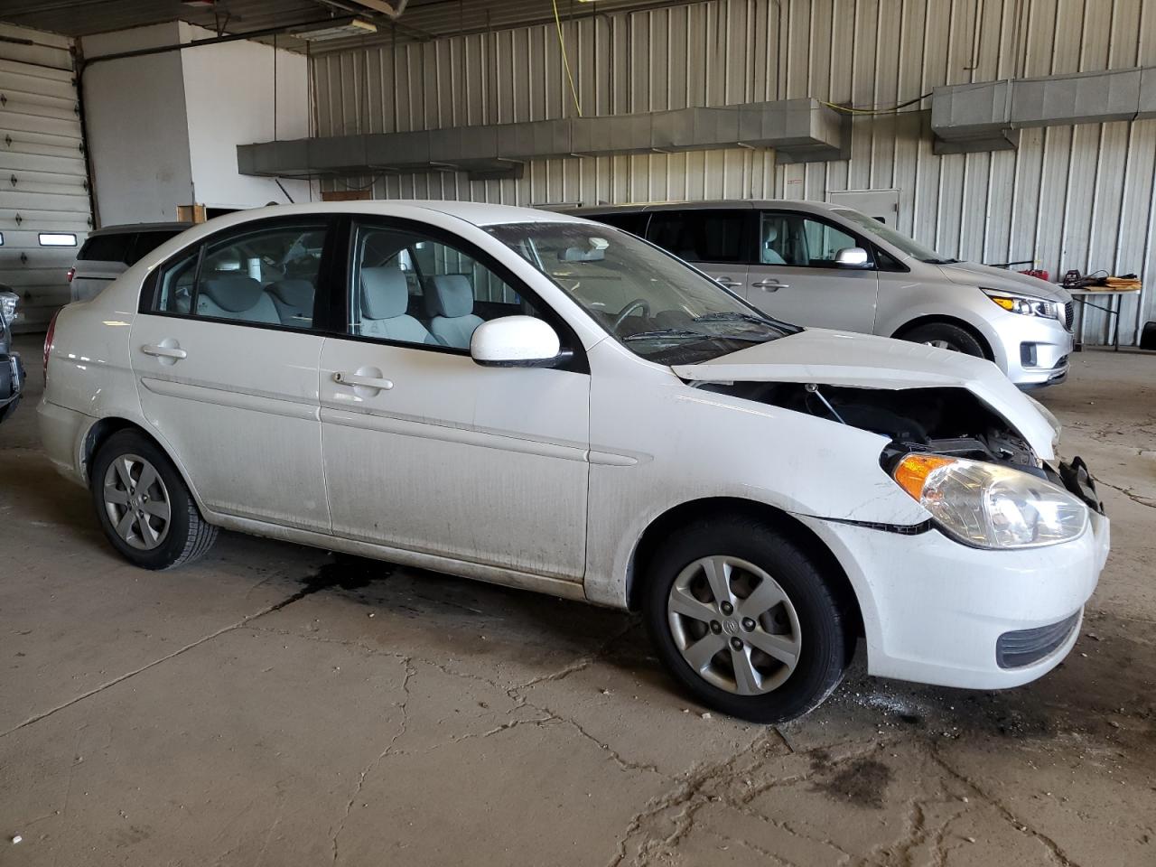 Photo 3 VIN: KMHCN4AC8BU618320 - HYUNDAI ACCENT 