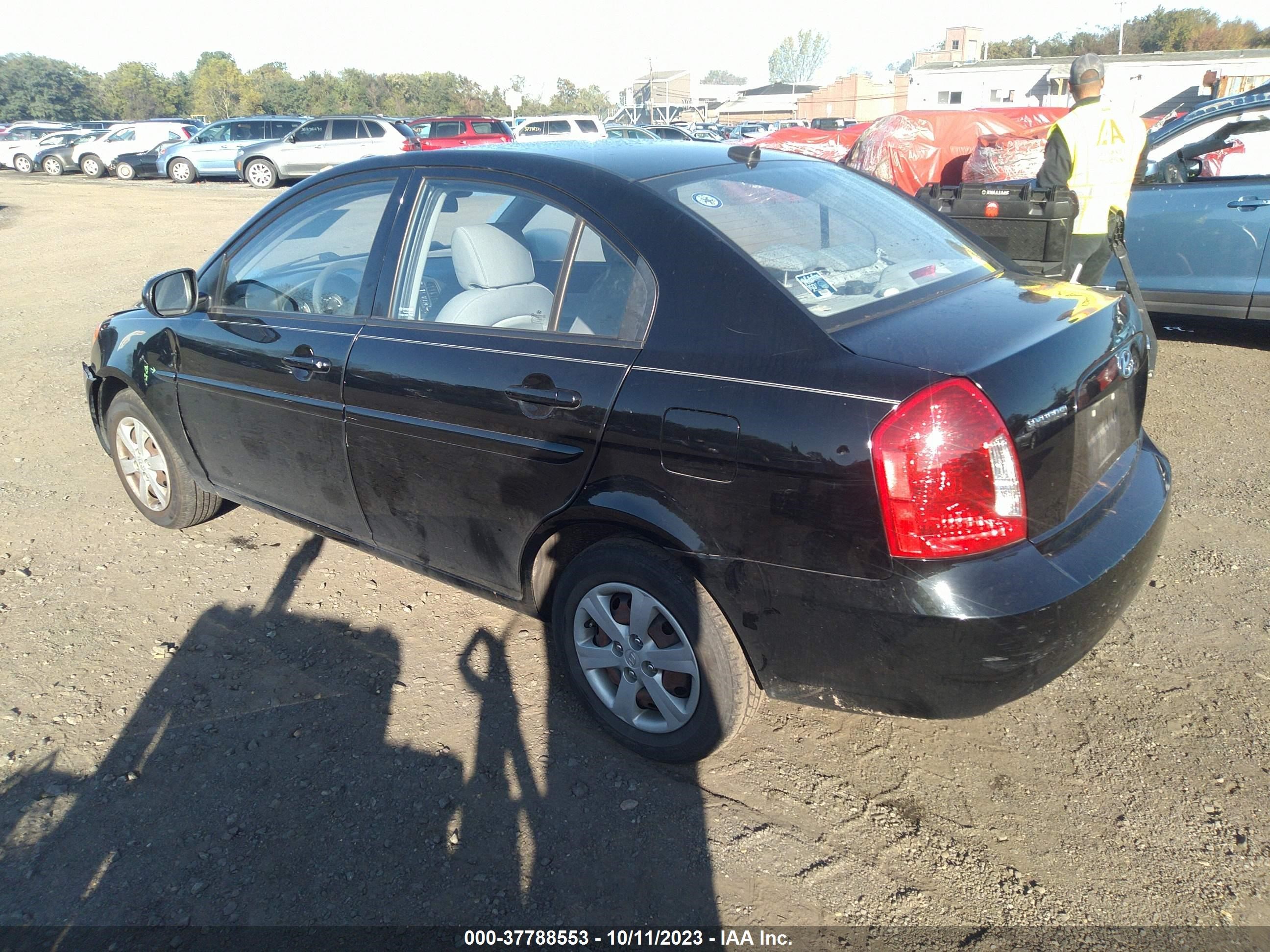 Photo 2 VIN: KMHCN4AC9AU407383 - HYUNDAI ACCENT 