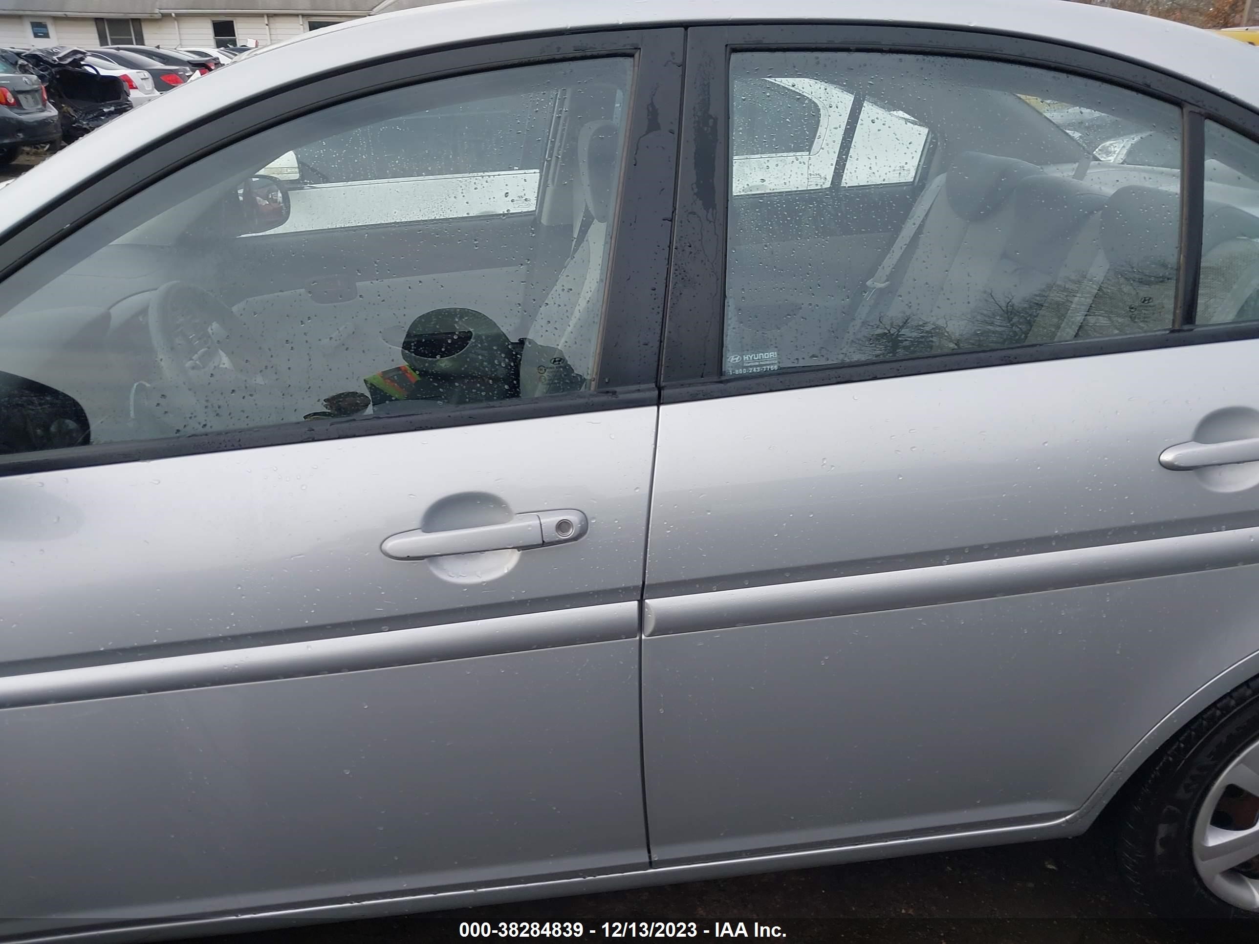 Photo 13 VIN: KMHCN4AC9AU429447 - HYUNDAI ACCENT 