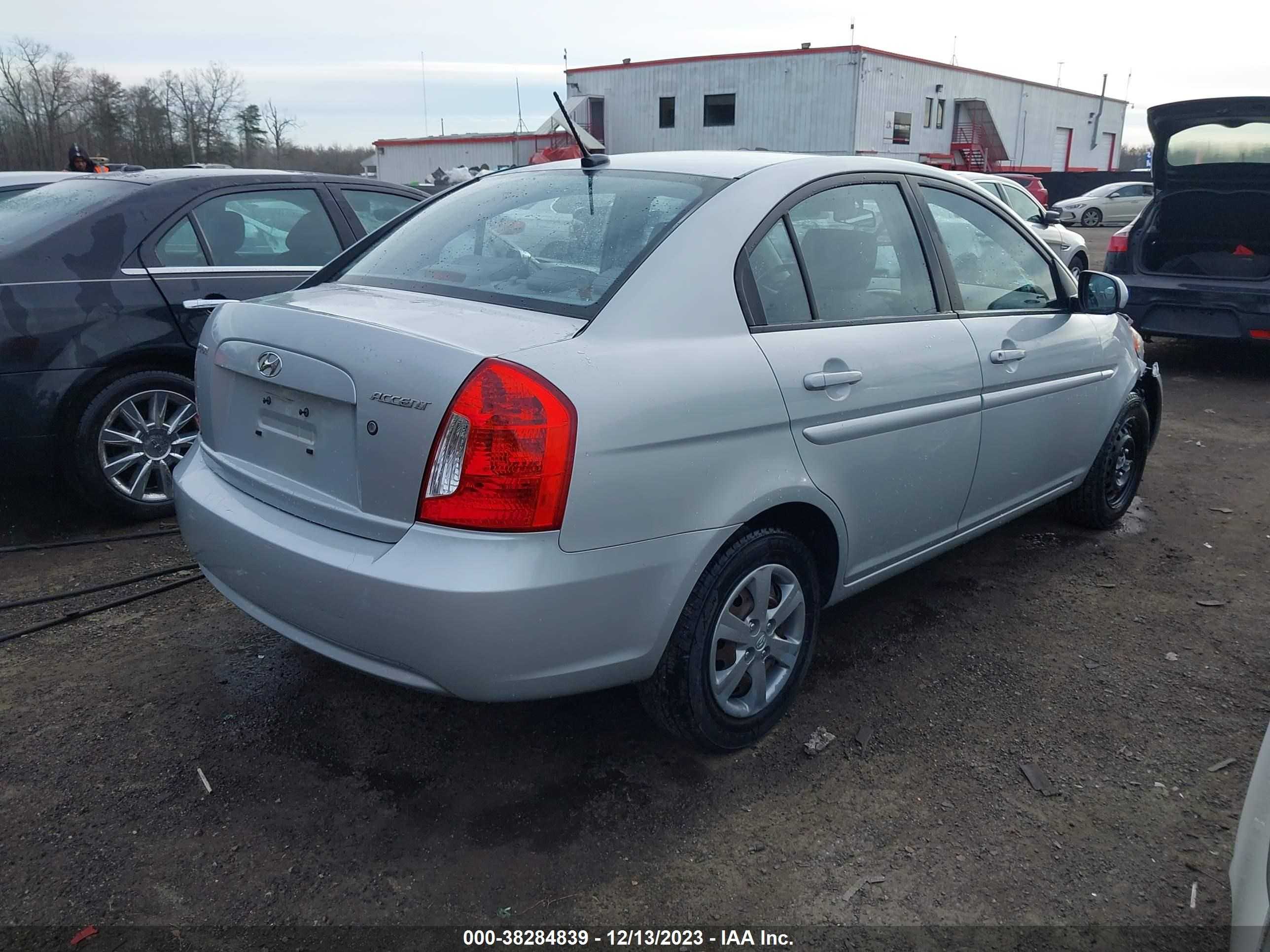 Photo 3 VIN: KMHCN4AC9AU429447 - HYUNDAI ACCENT 