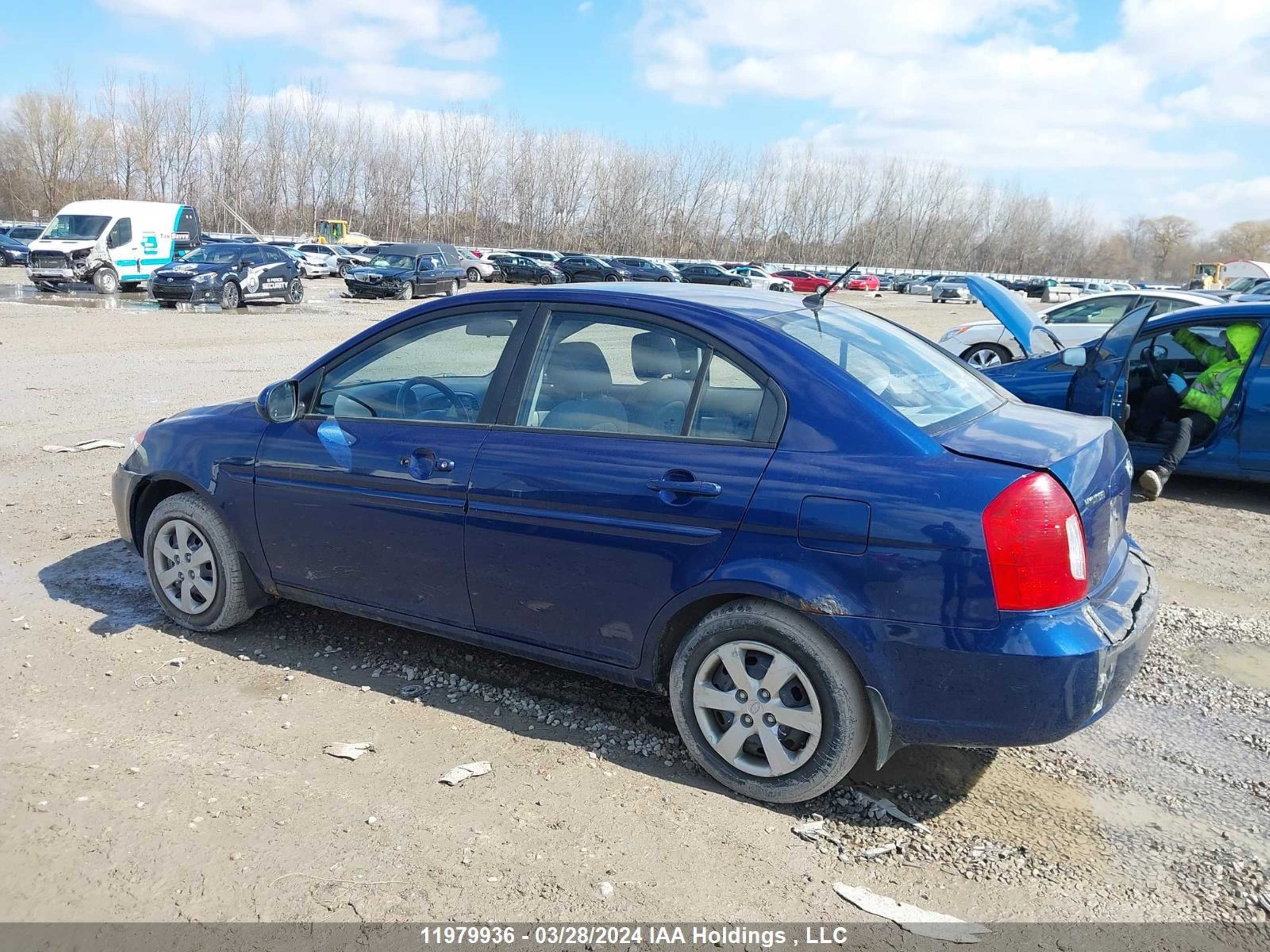 Photo 13 VIN: KMHCN4BC7AU497647 - HYUNDAI ACCENT 