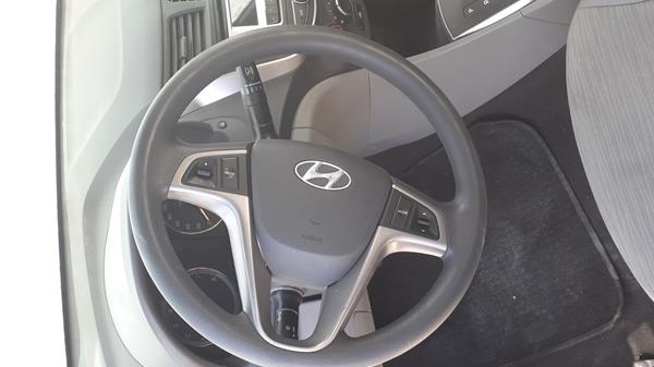 Photo 11 VIN: KMHCT41B5GU041198 - HYUNDAI ACCENT 