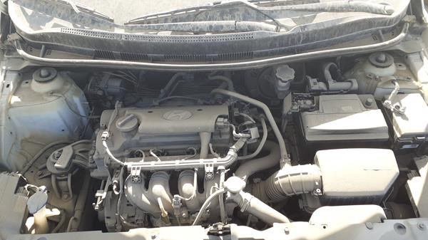 Photo 26 VIN: KMHCT41B5GU041198 - HYUNDAI ACCENT 