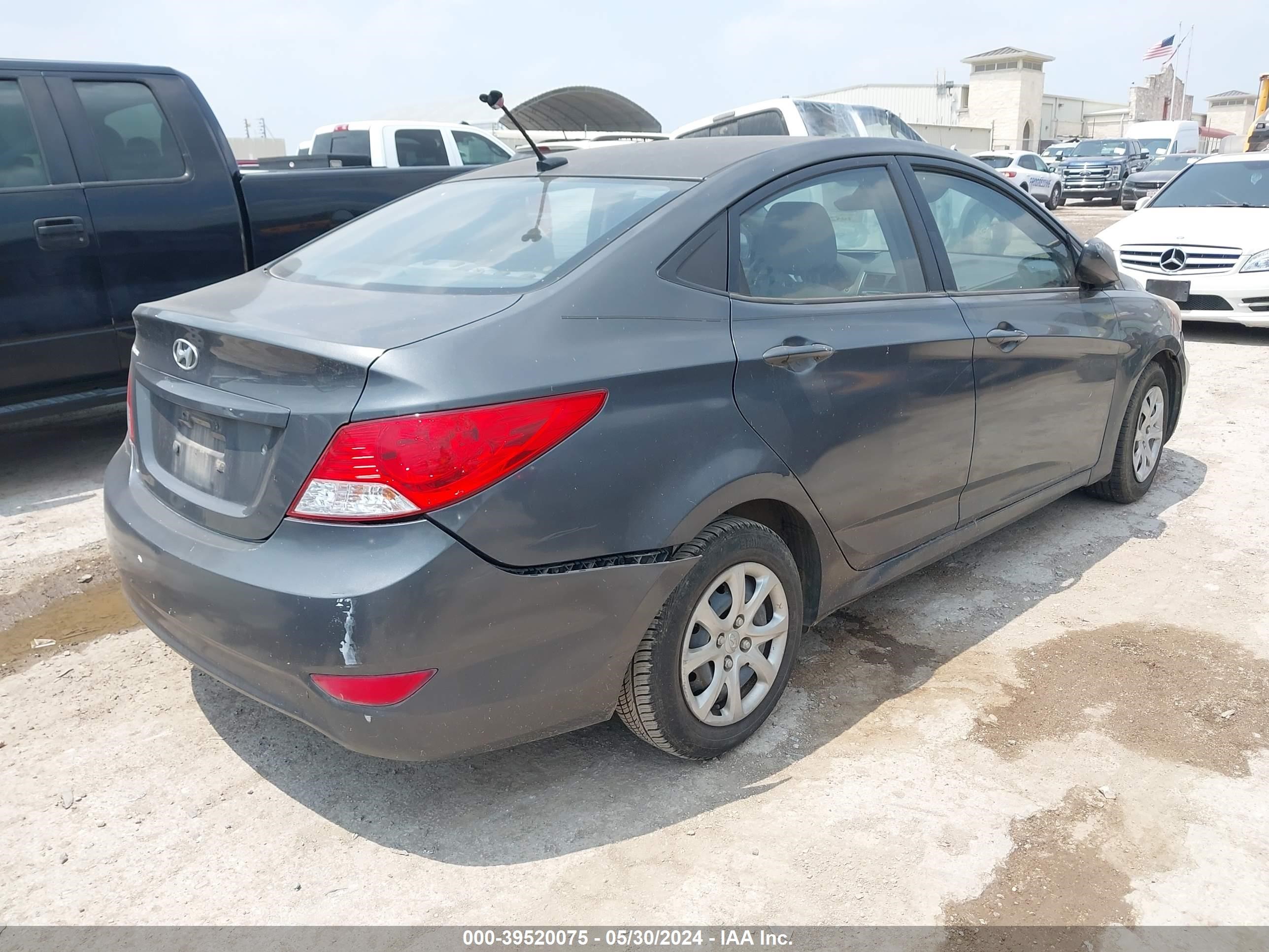 Photo 3 VIN: KMHCT4AE0CU054610 - HYUNDAI ACCENT 