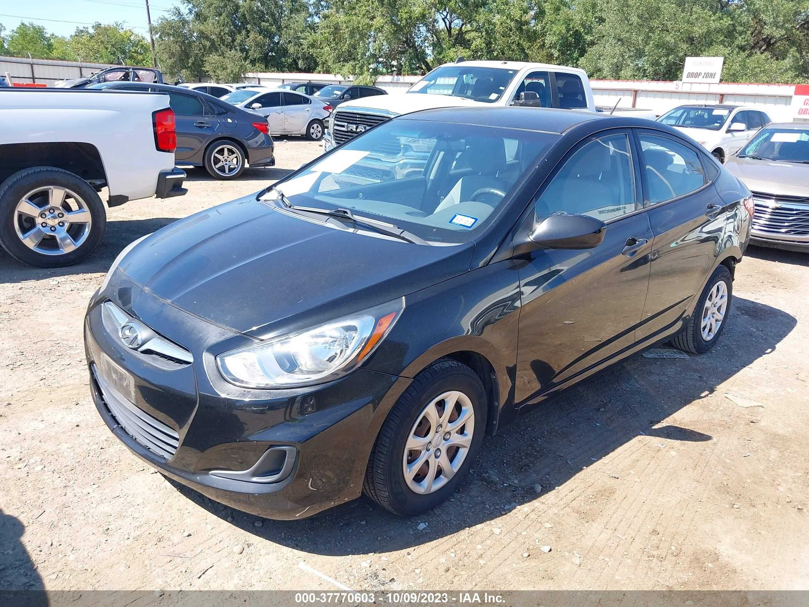 Photo 1 VIN: KMHCT4AE0DU397581 - HYUNDAI ACCENT 