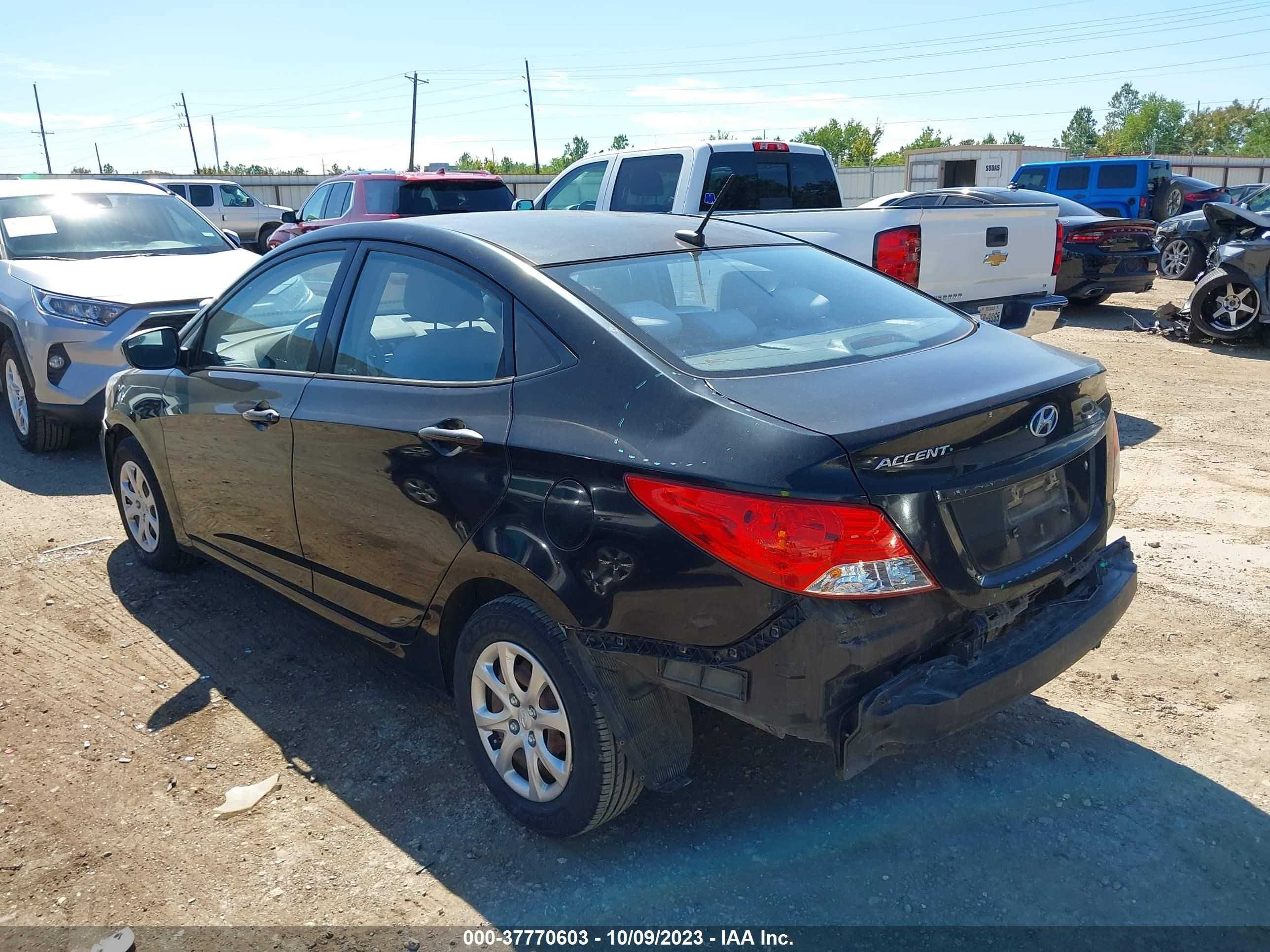 Photo 2 VIN: KMHCT4AE0DU397581 - HYUNDAI ACCENT 