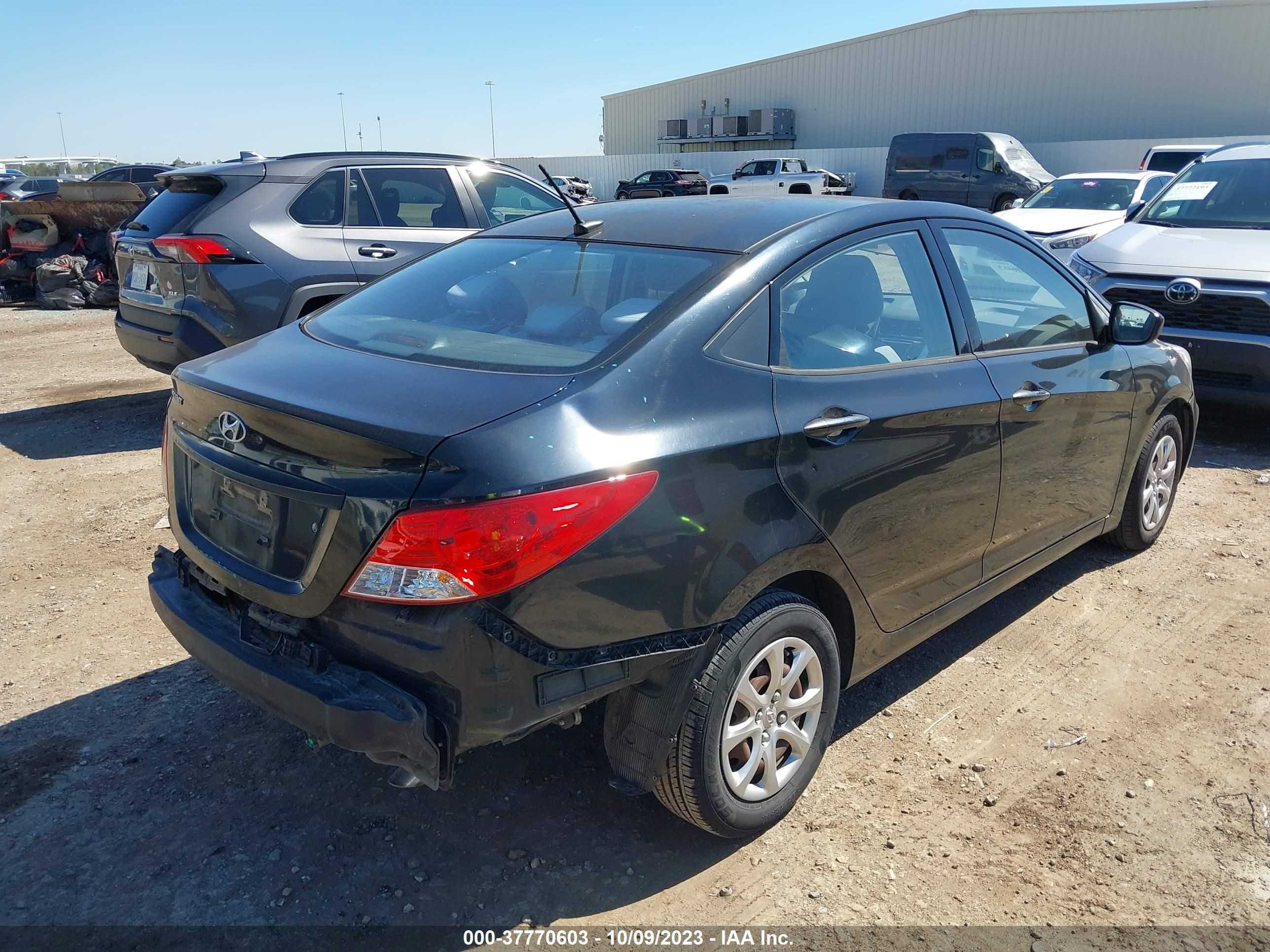 Photo 3 VIN: KMHCT4AE0DU397581 - HYUNDAI ACCENT 